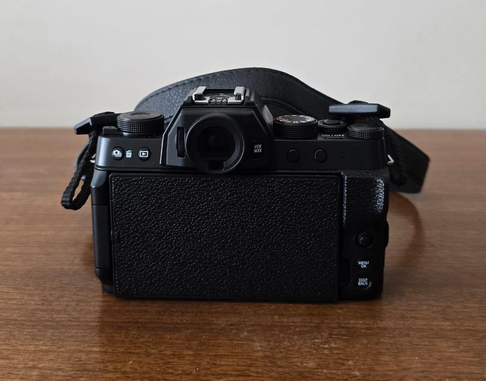 Fujifilm X-T200 Mirrorless Camera – Mint Condition - photo 2