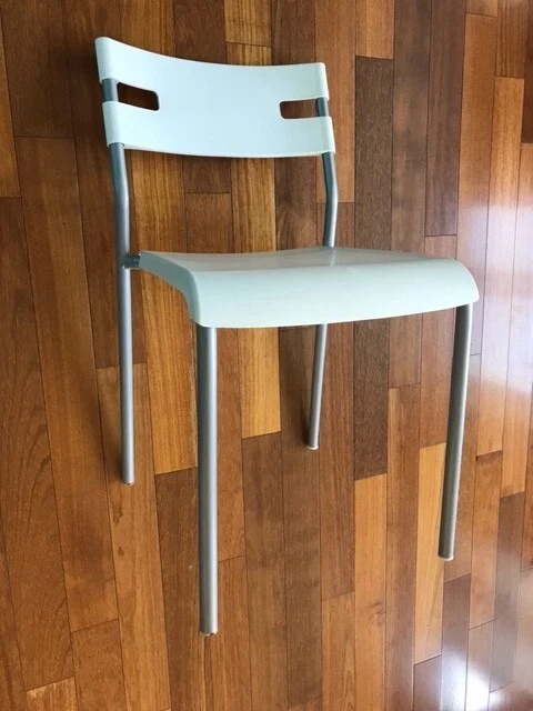 STEAL DEAL: Set of 2 White Summer Chairs ($10 for BOTH!) - photo 2