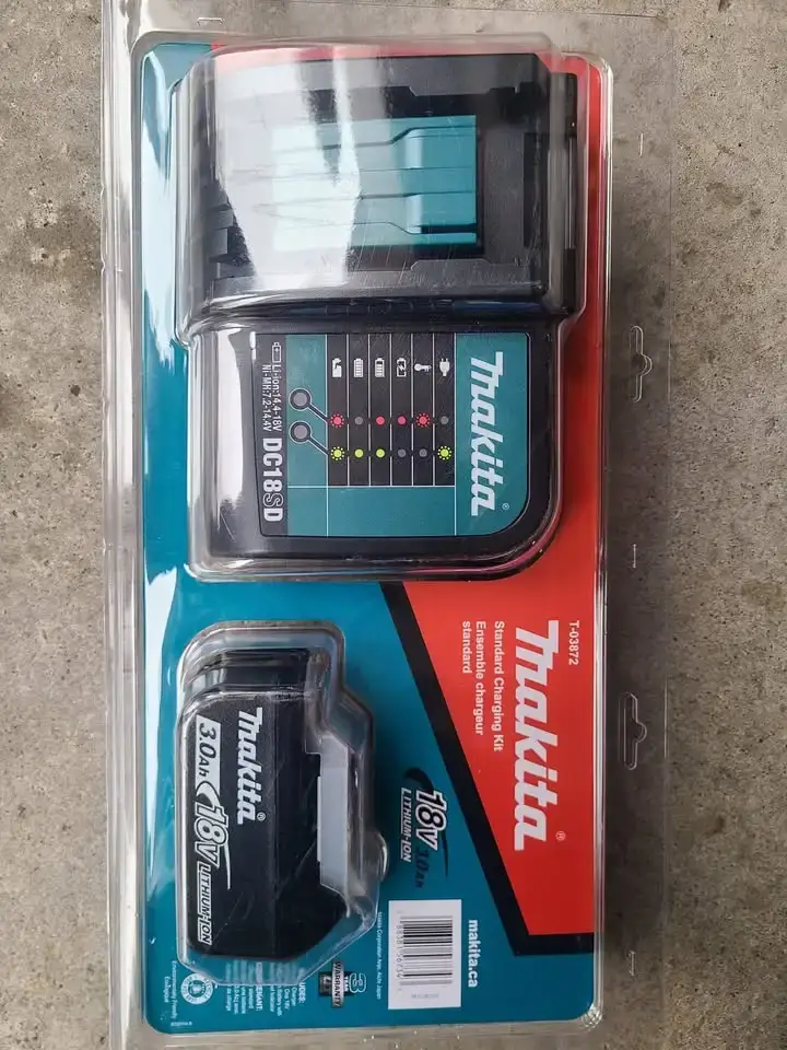 🔥🔥BrandNew Makita 18v 3.0Ah battery and rapid charger kit