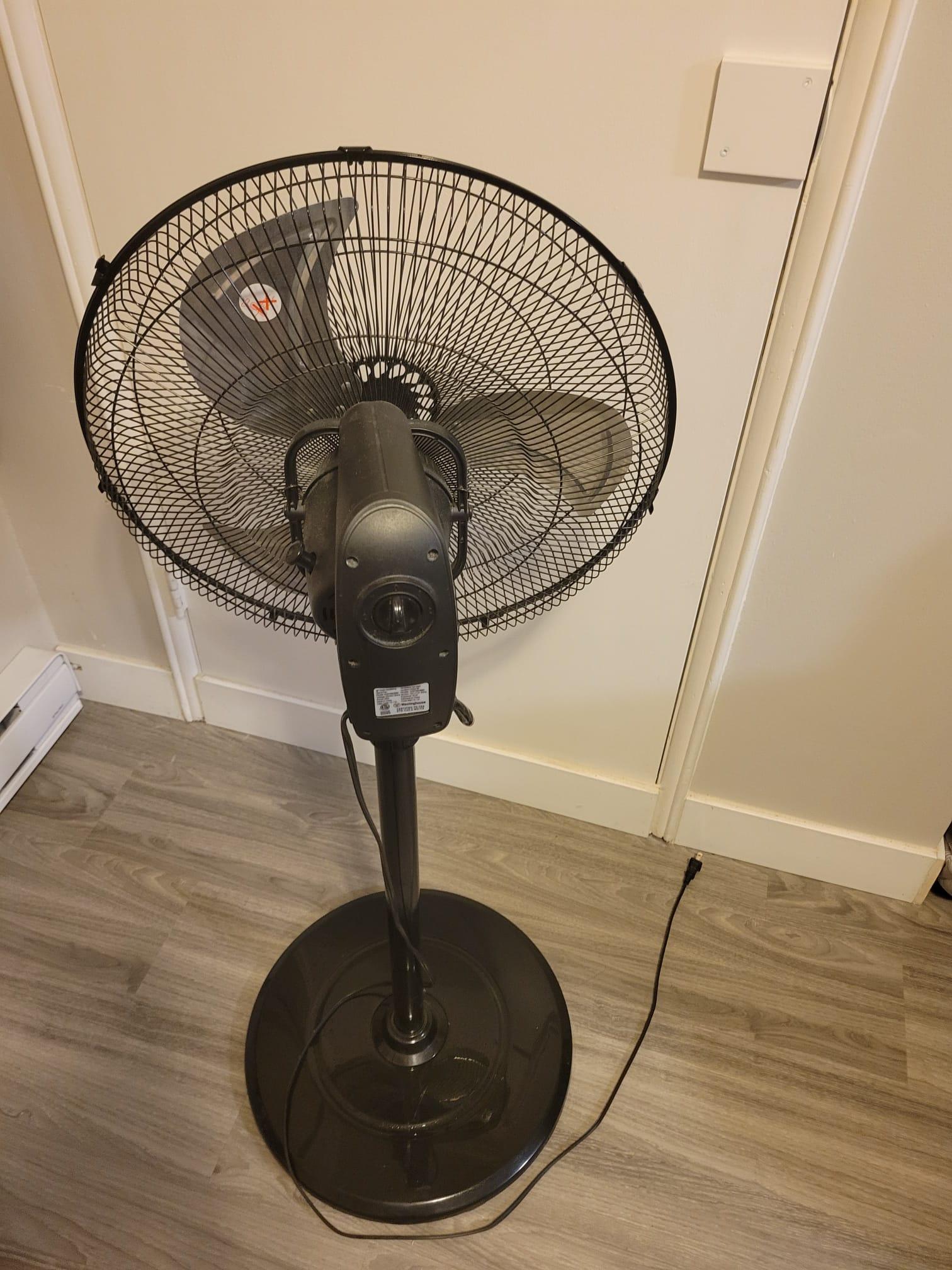 Westinghouse 18" Orbit Oscillating Stand Fan - photo 2