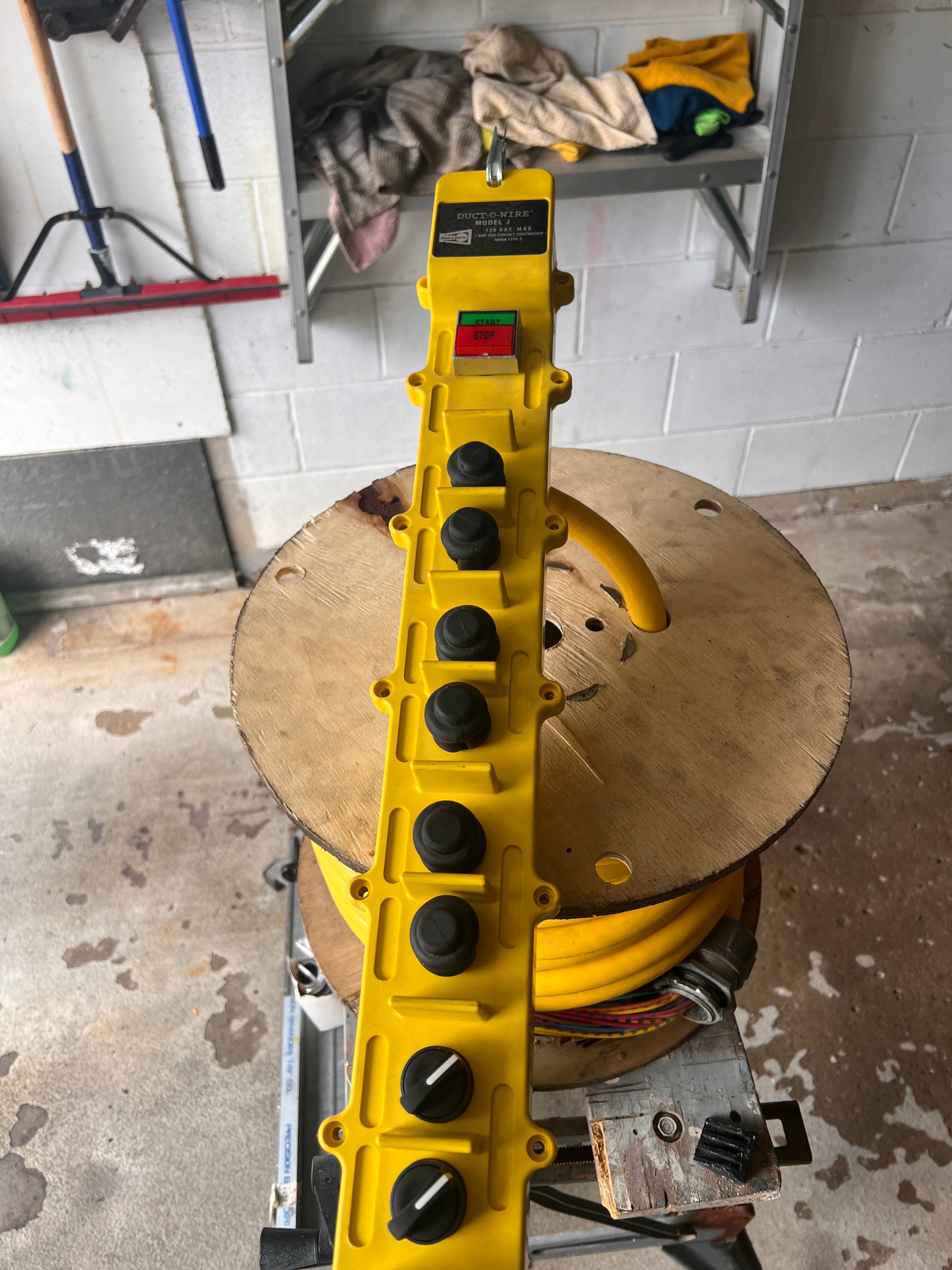 Industrial hoist Pendant and Pendant cable - photo 3