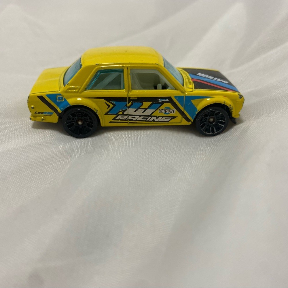 Hot Wheels 2011 Nightburnerz 9/10 Datsun Bluebird 510 in Yellow - photo 4