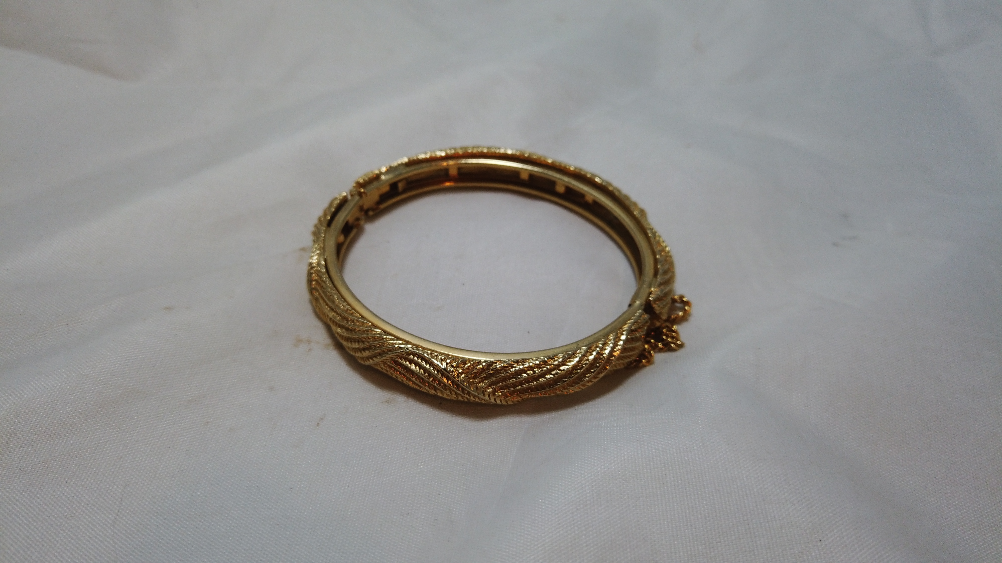 Vintage Gold Tone Hinged Bangle Bracelet Rope Textured w/ Safety