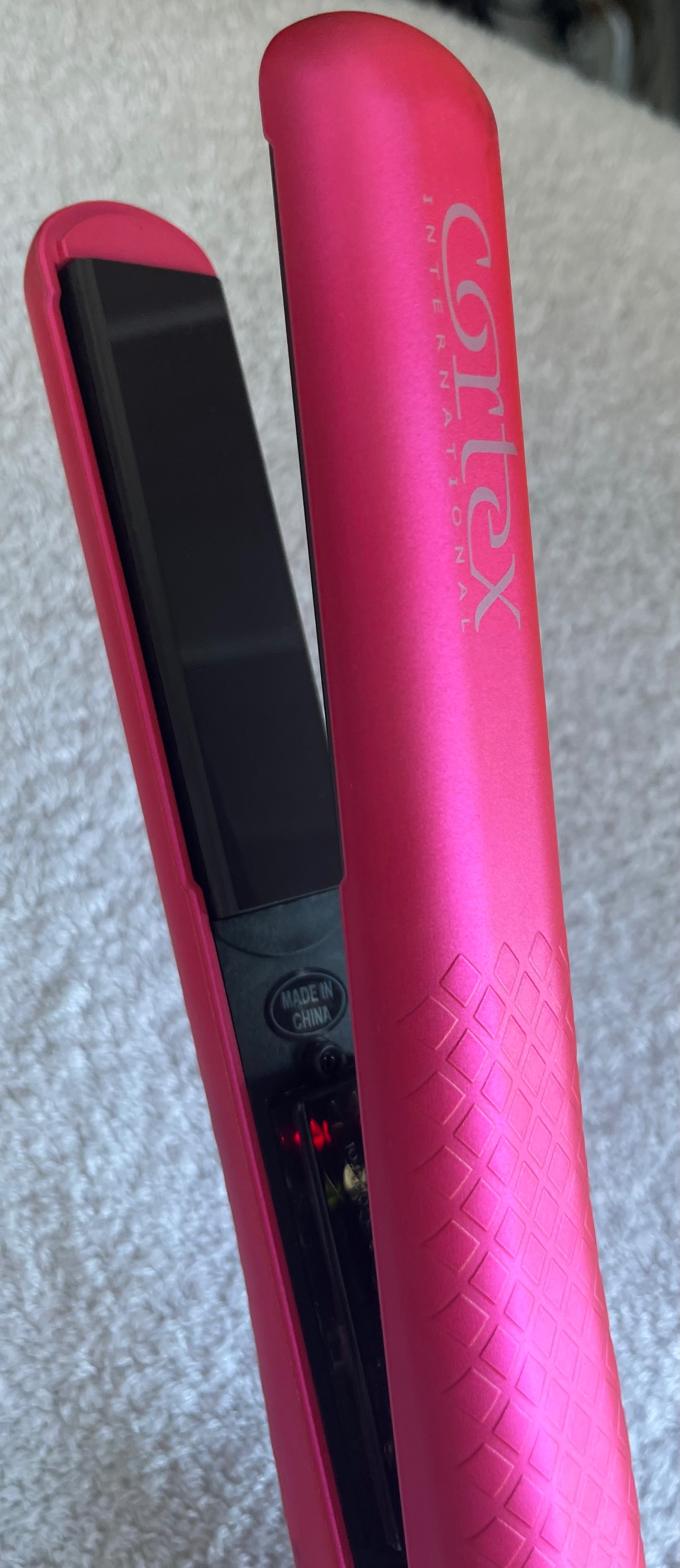 Hot Pink Cortex Hair Straightener with Travel Bag – Working - photo 3