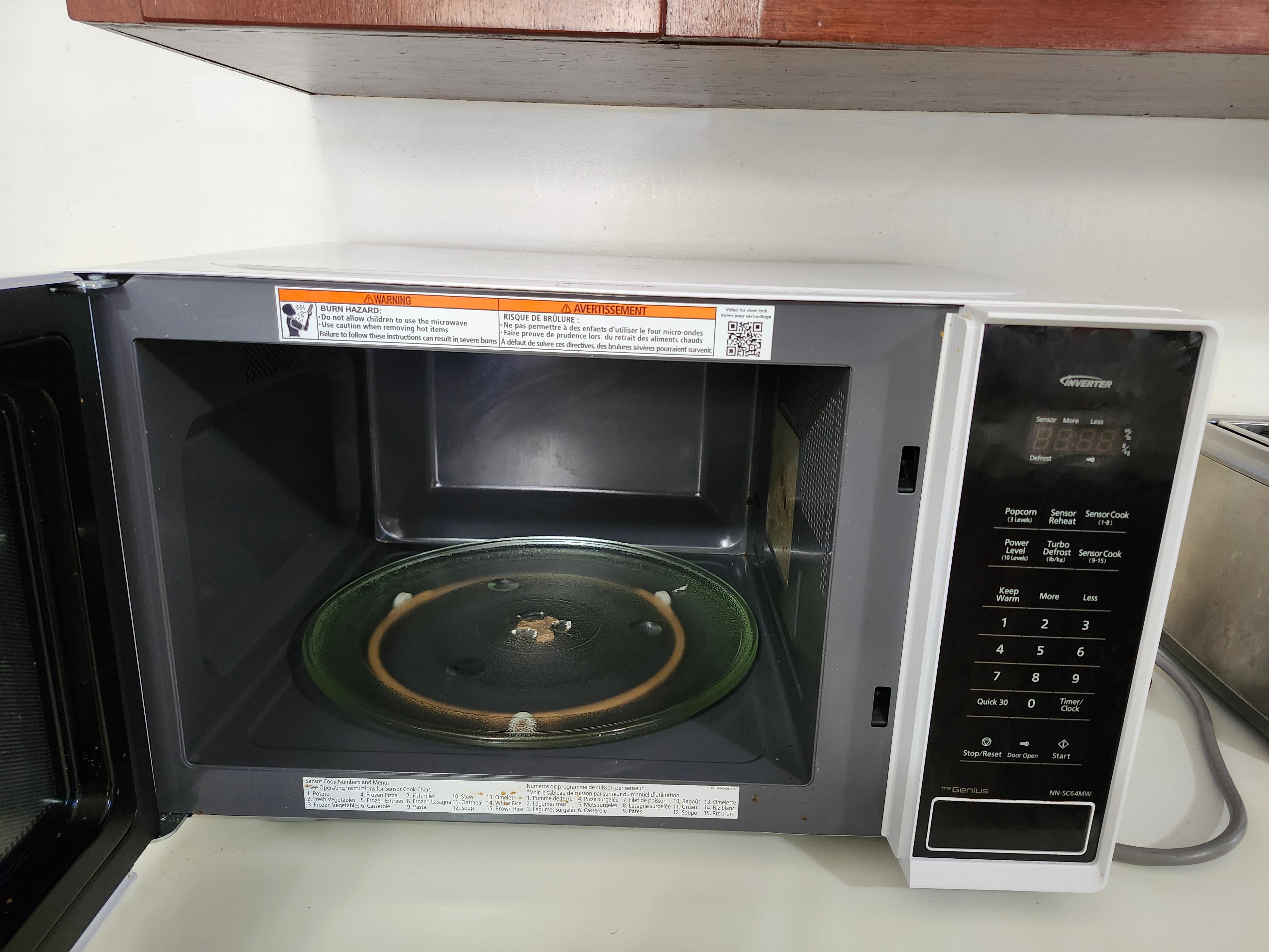 Panasonic Inverter Microwave – 2.2 cu ft - photo 3