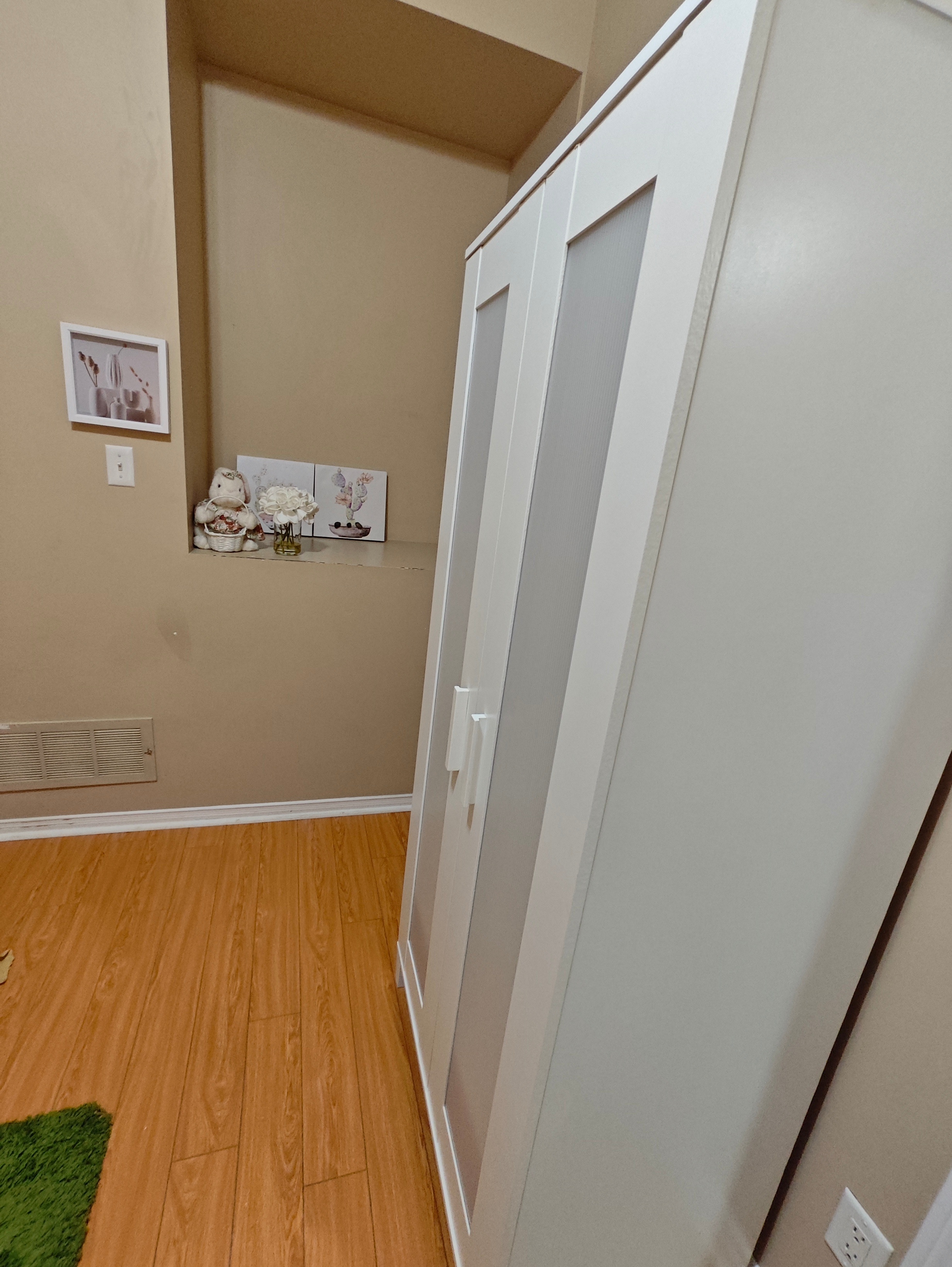【female only】York Uni. 1 room shared washroom - photo 2