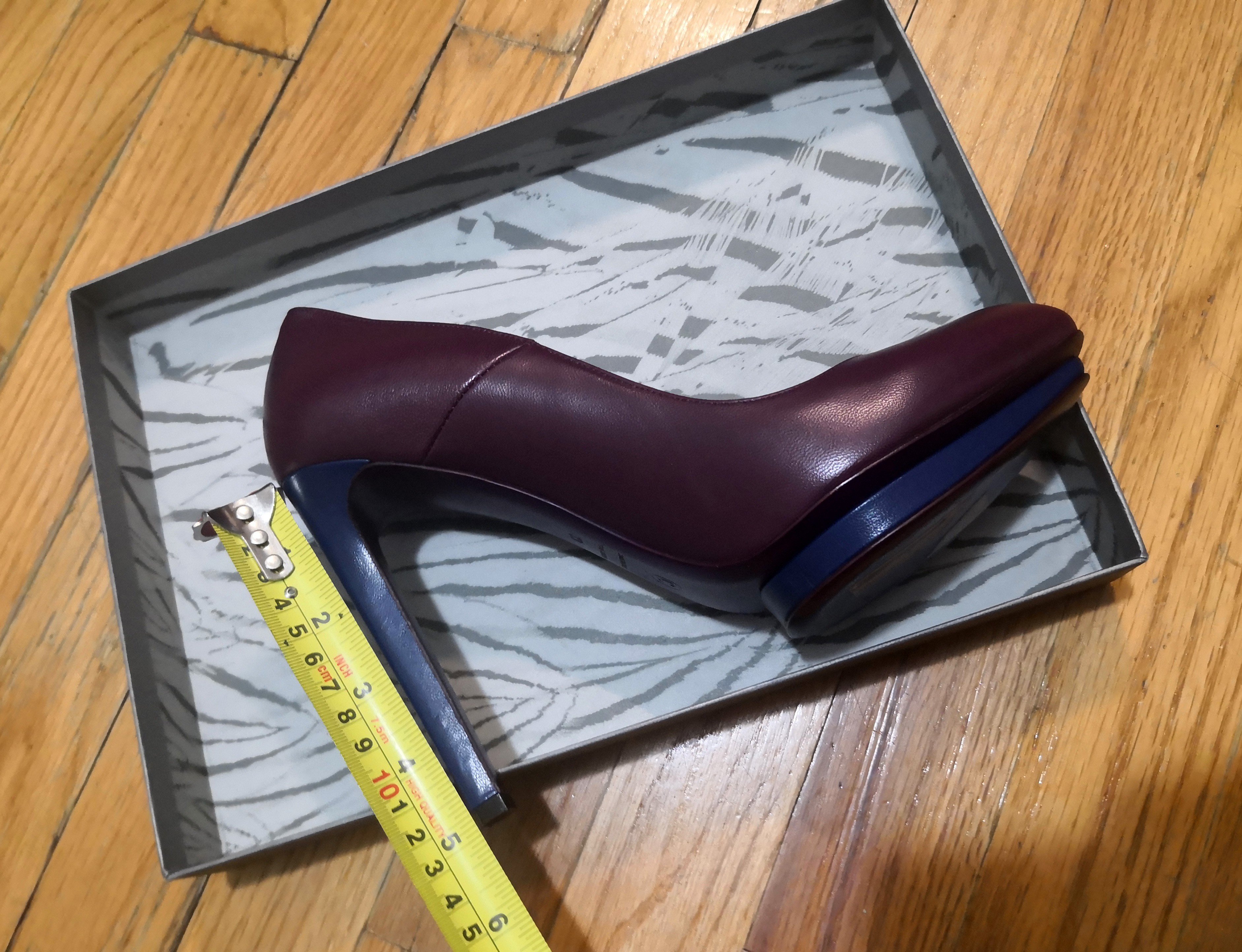 BRAND NEW McQueen Pumps, size 9 - photo 5