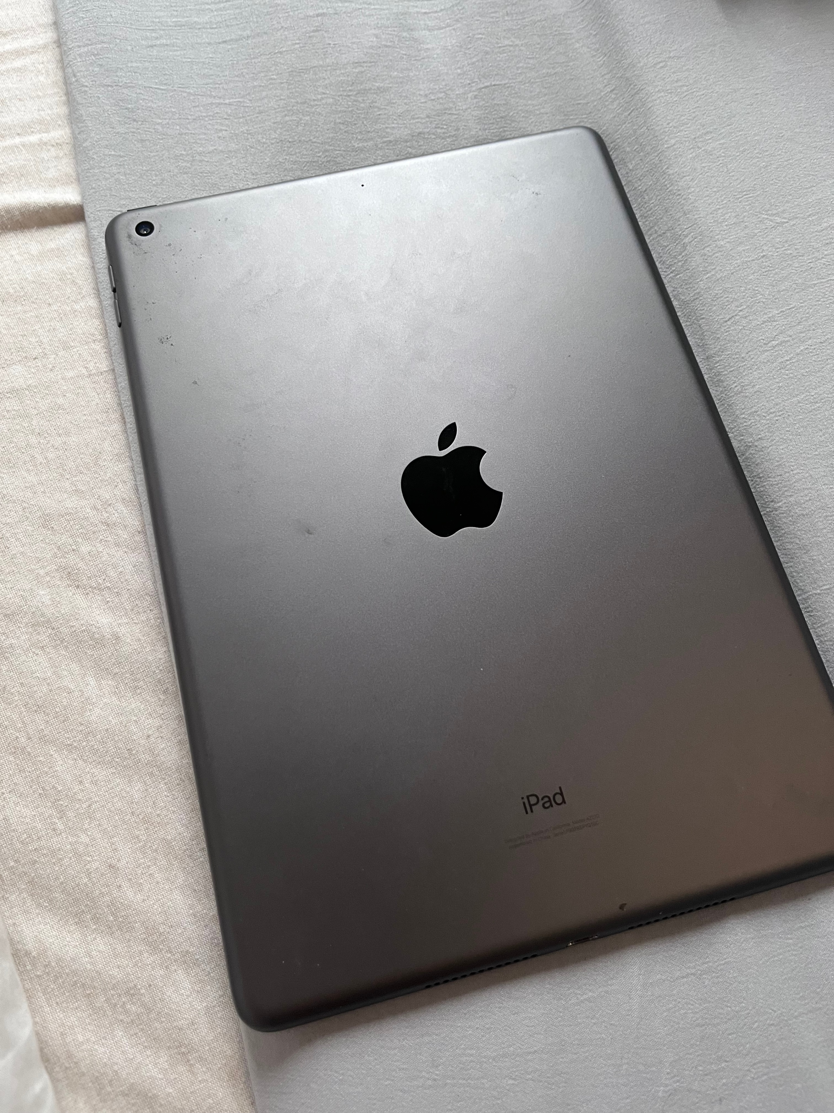 Damaged iPad 8th Gen - photo 2