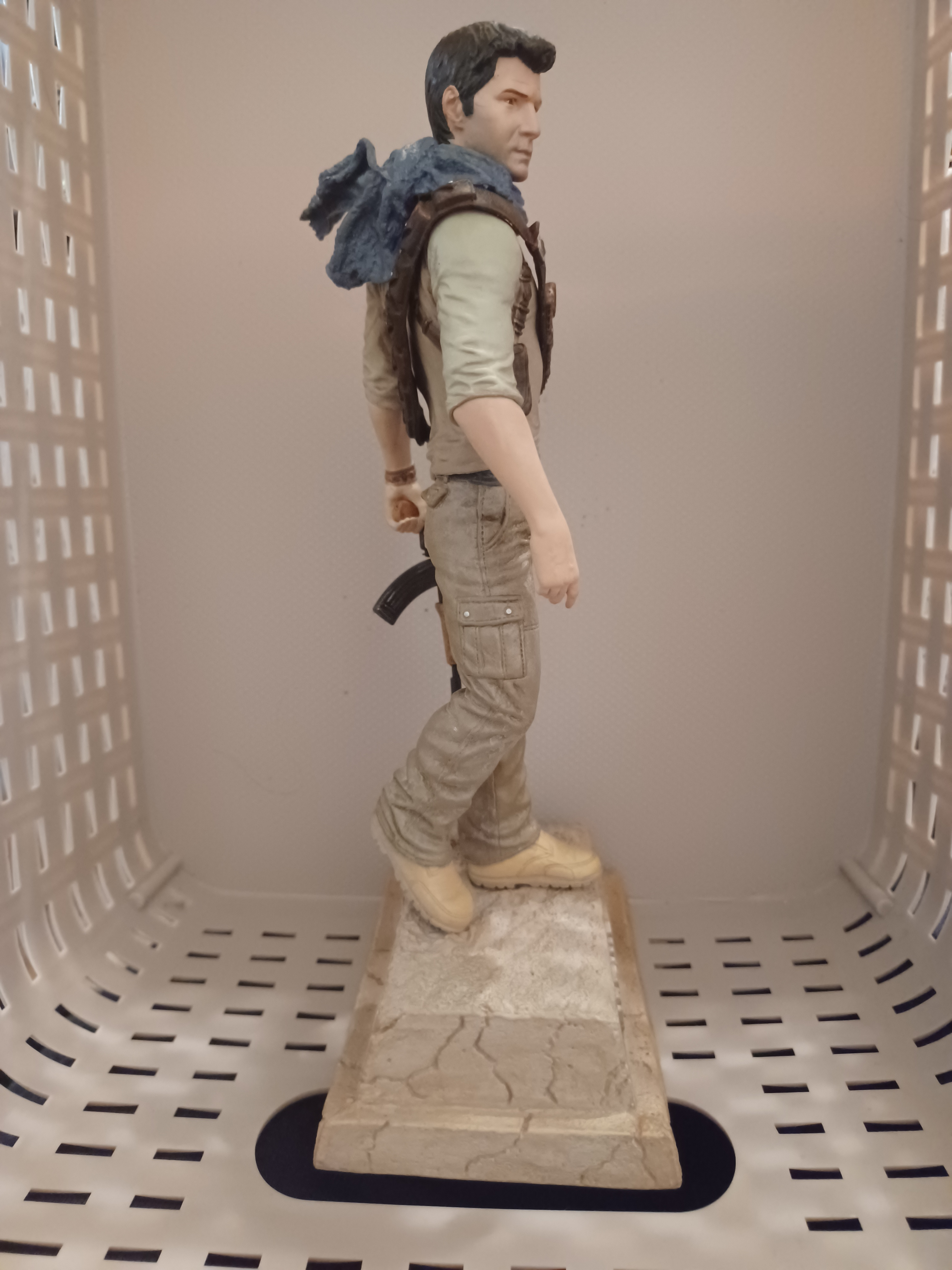 Uncharted 3 Nathan Drake Collector's Edition 8" Statue - photo 2