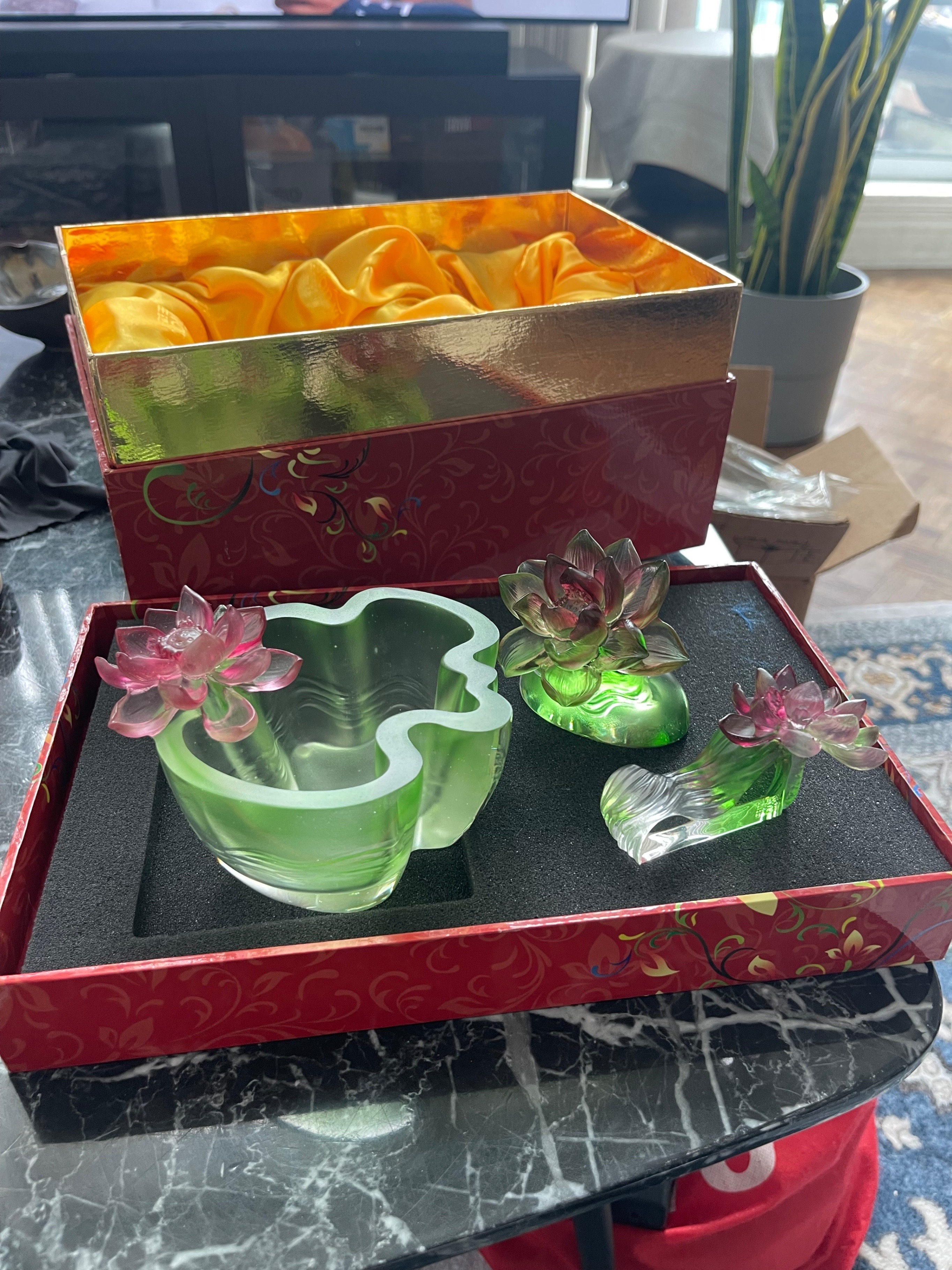 New in Box Tsian Yu "Liuli" Crystal Art Glass Lotus Set