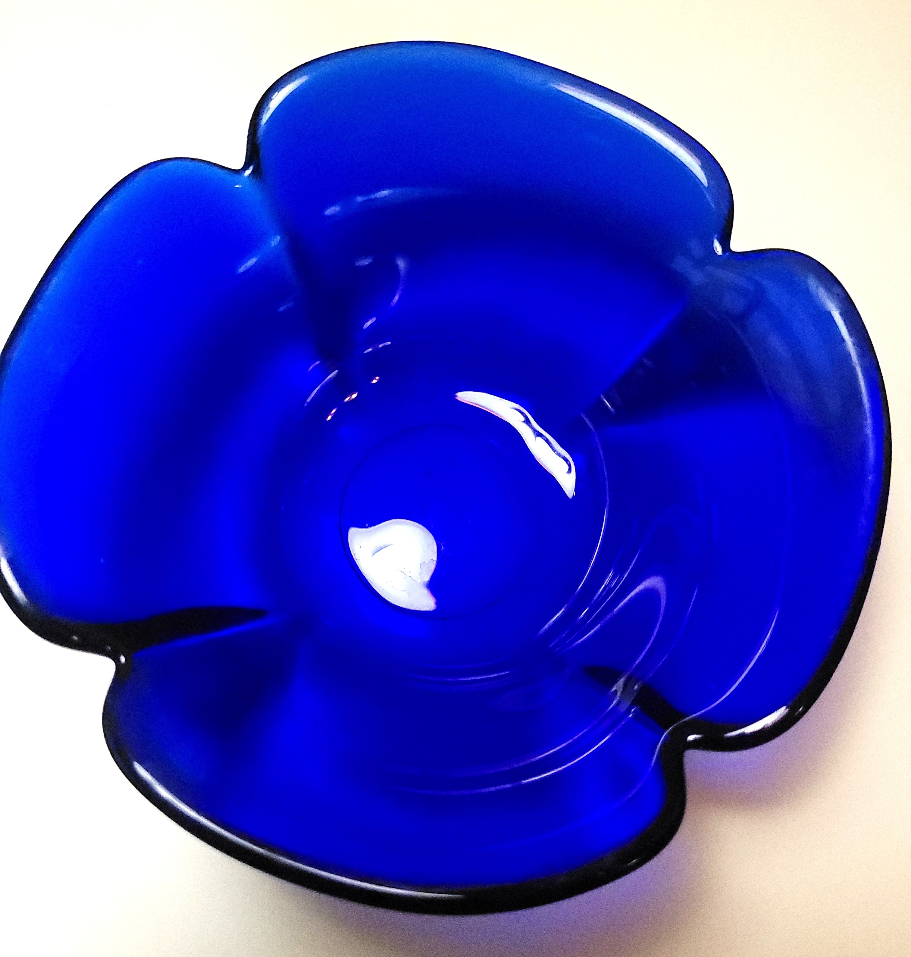 1974 Cobalt Blue Art Glass 4-Lobe Flower Lotus Bowl Small - photo 2