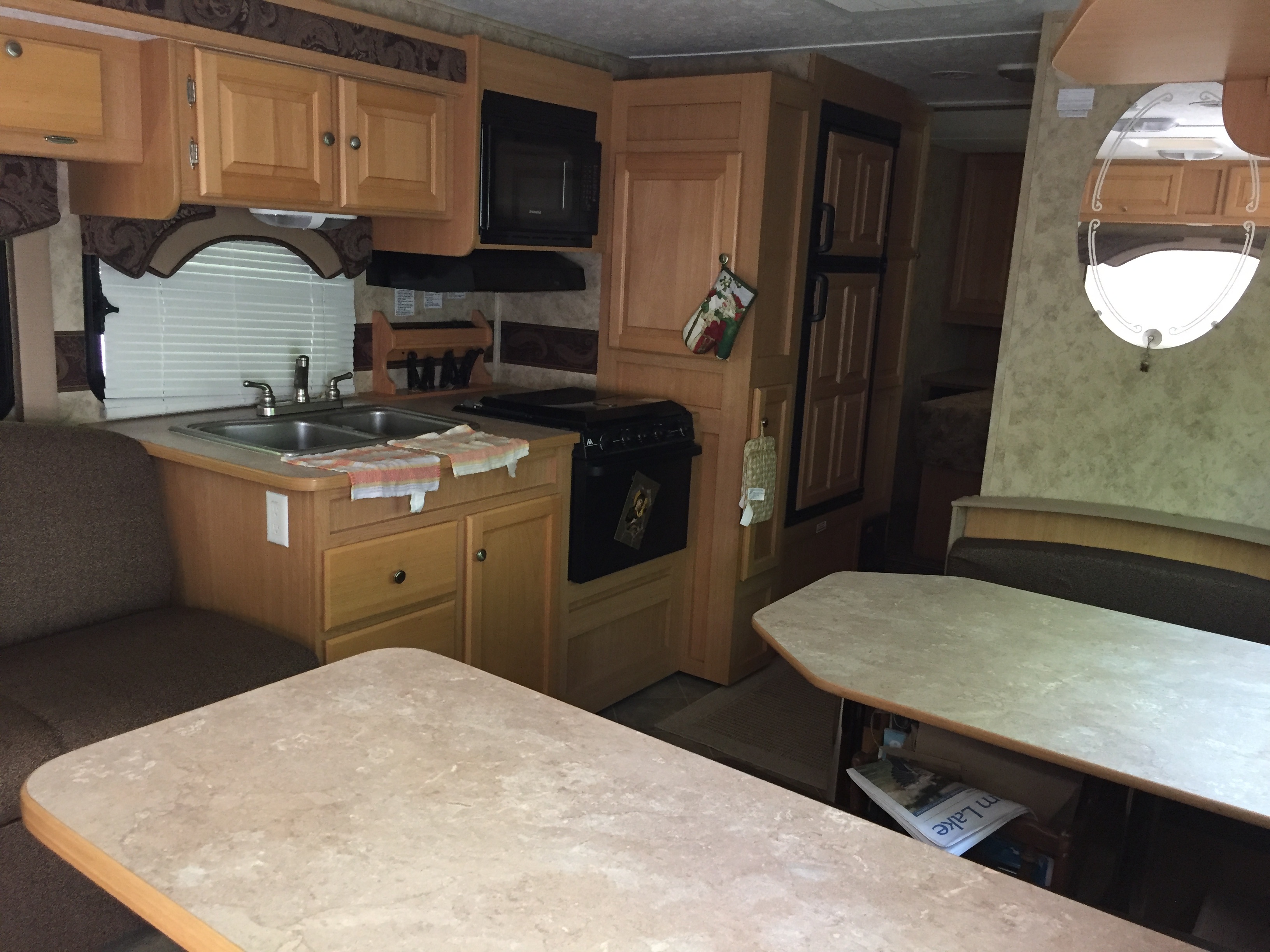 Pilgrim International RV Trailer, Sleeps 6 - photo 4