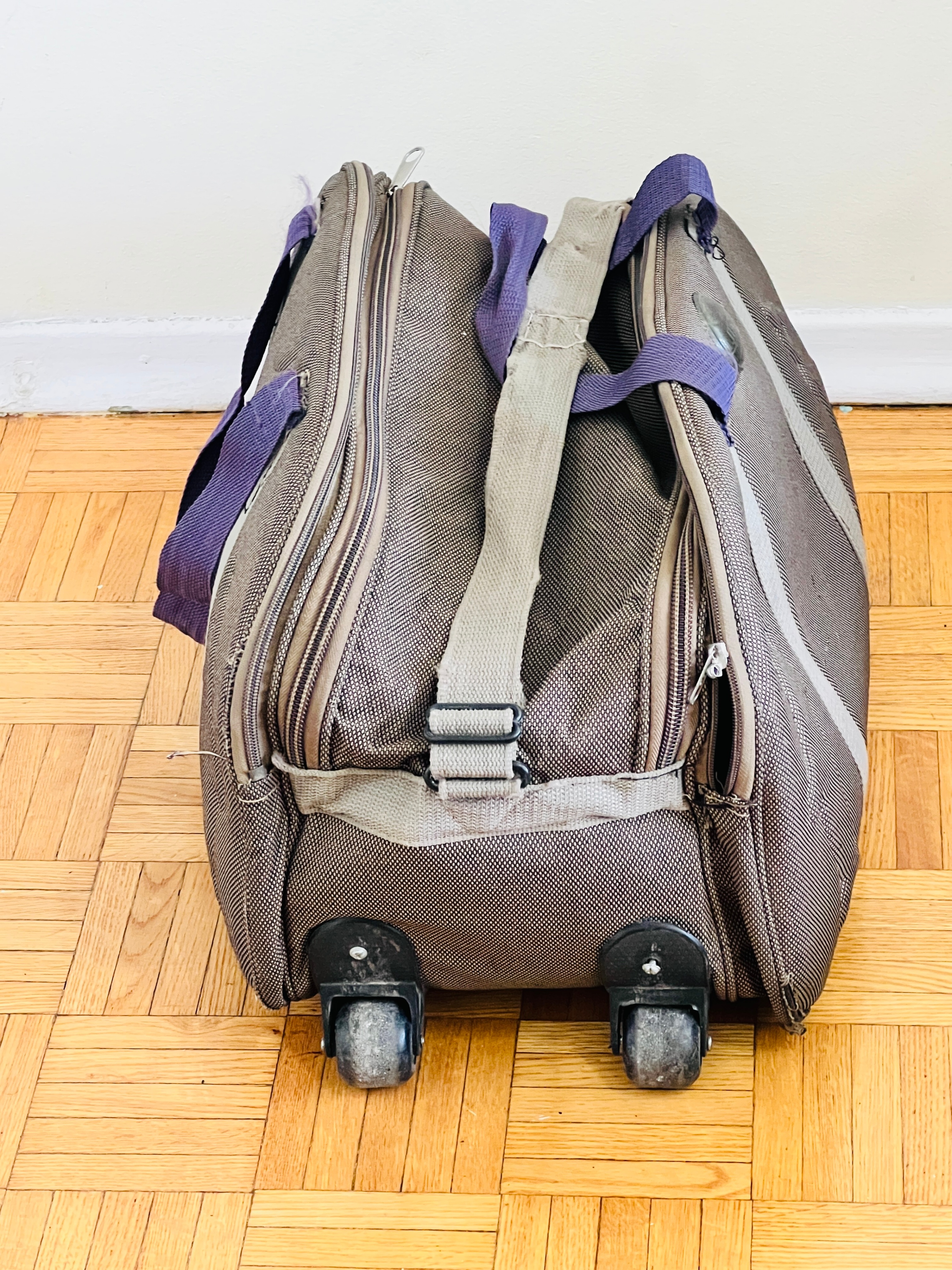 Brown Luggage travel bag with 2 wheels 56cm x 30cm x 30cm - photo 2