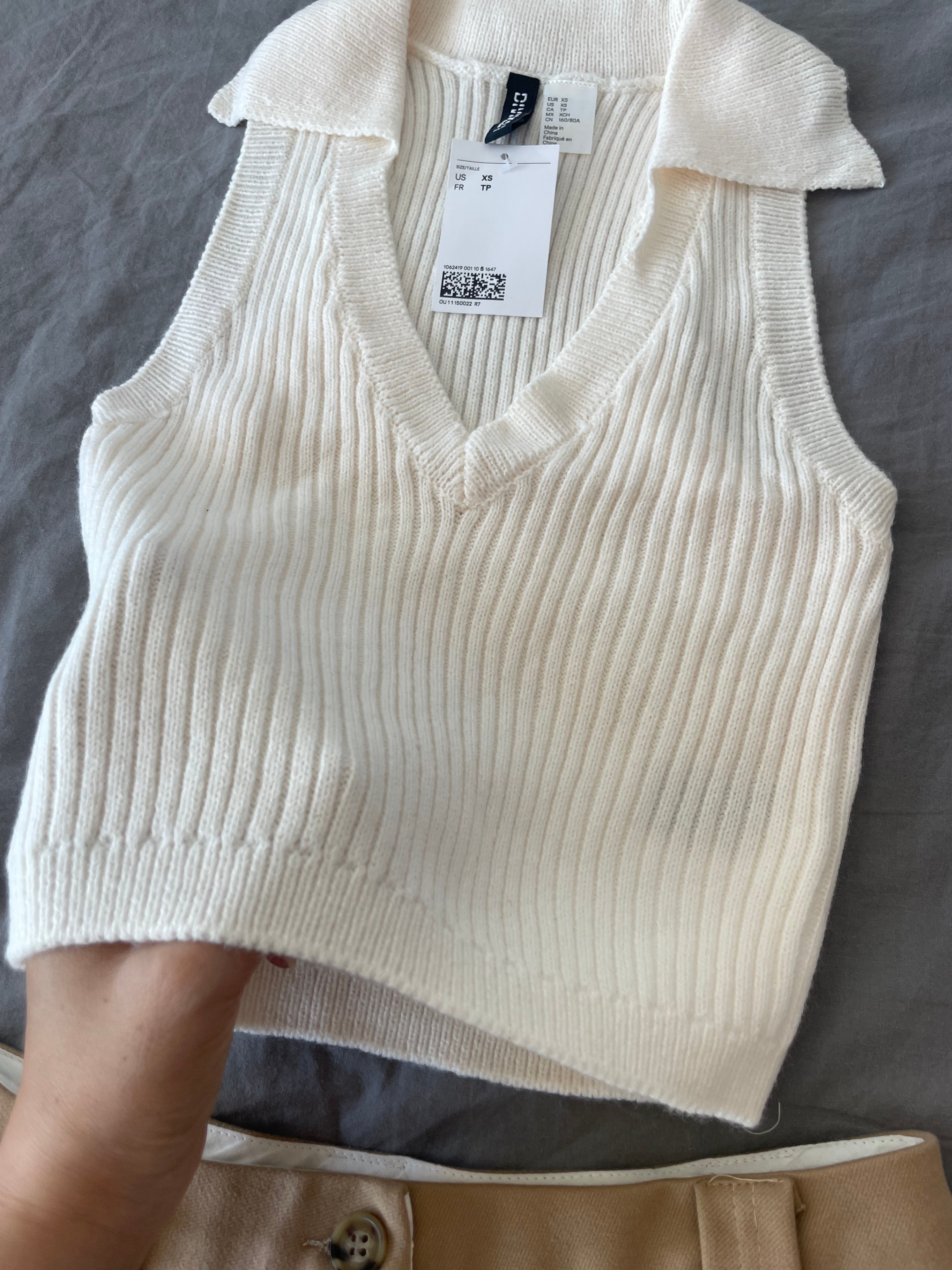 H&M Divided White Ribbed Collared V-Neck Sweater Vest - XS - photo 3