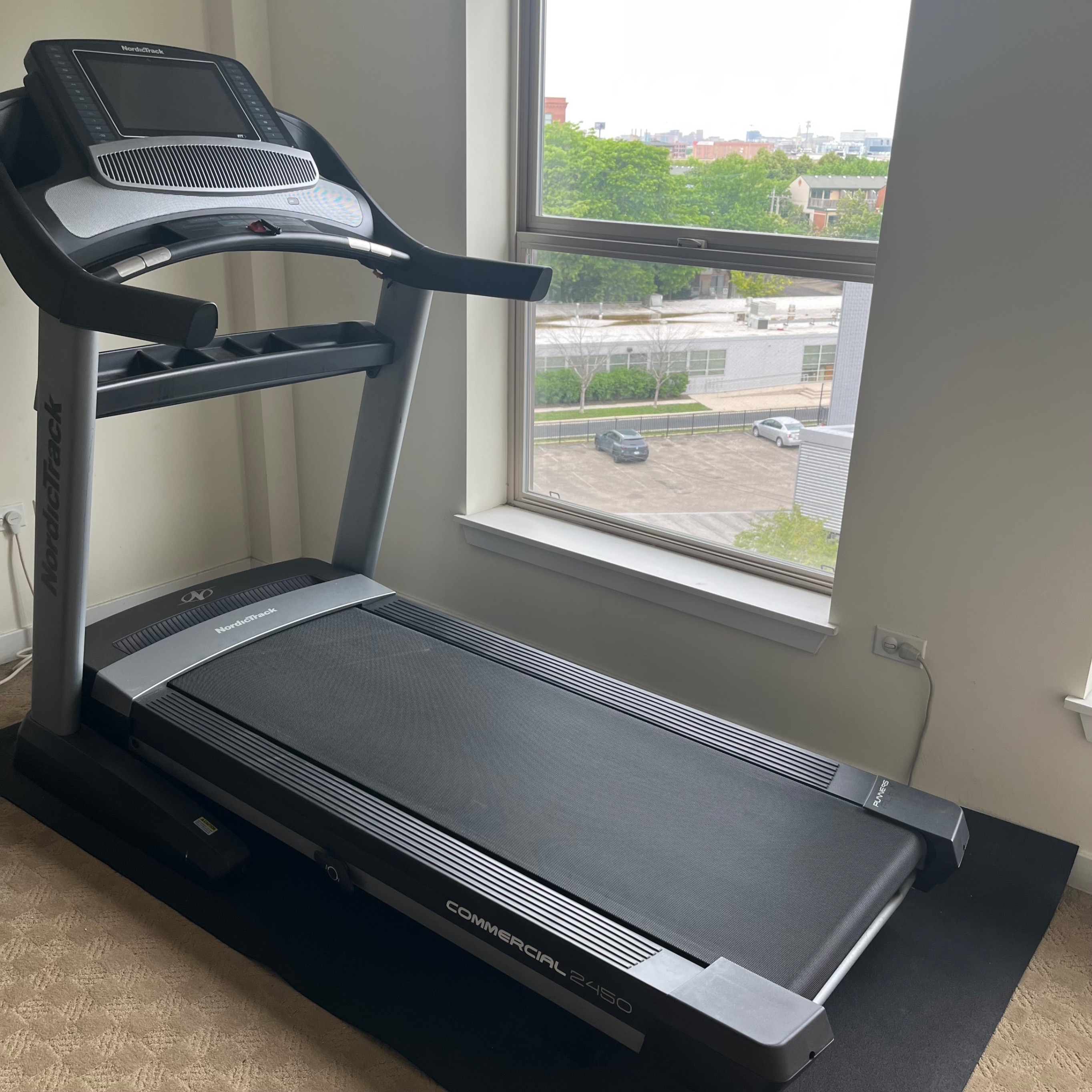 NordicTrack Commercial 2450 Treadmill  w floor mat