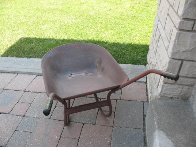 All Metal Mid-Size Wheelbarrow - photo 4