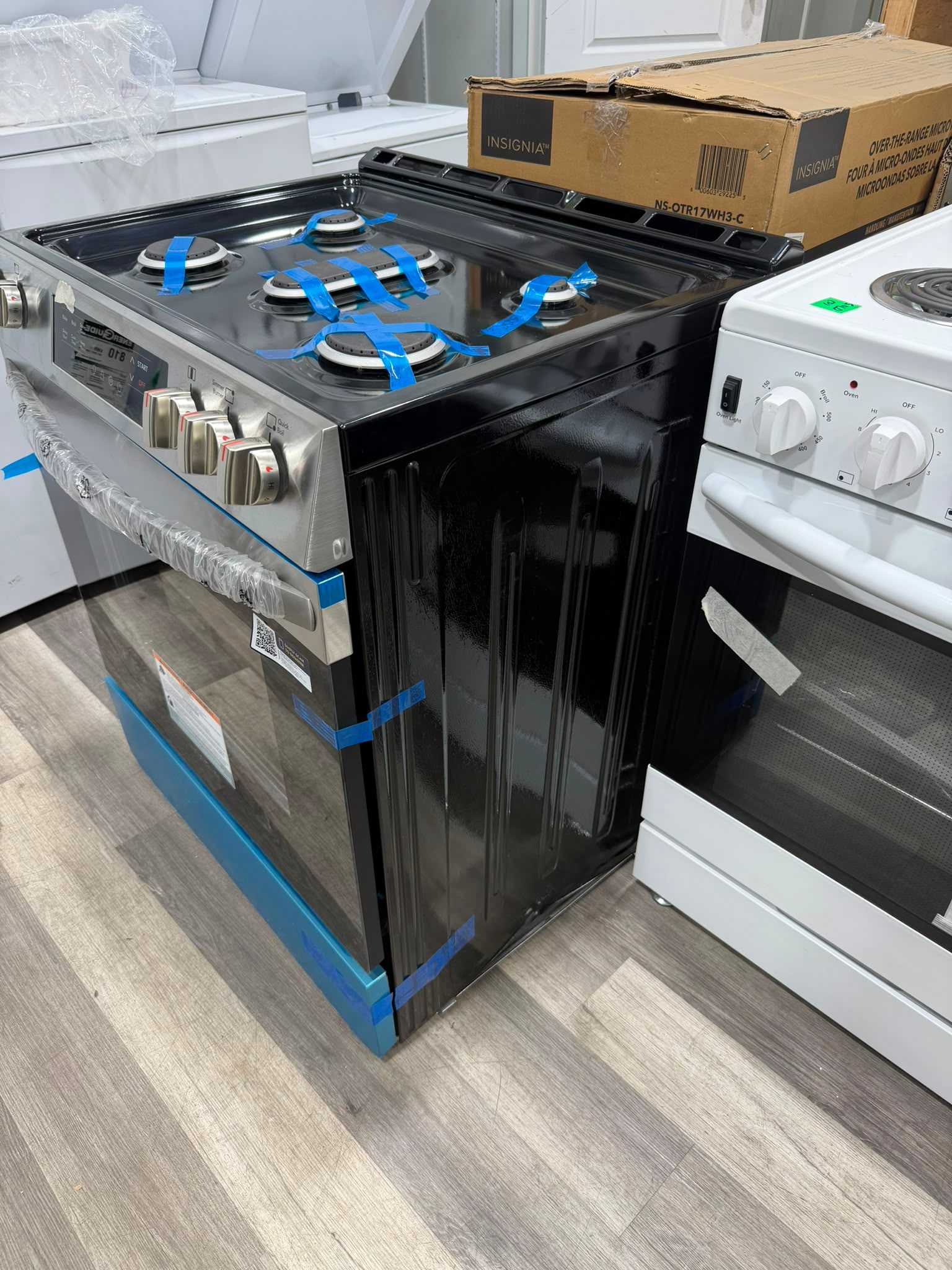 Stove - 30 Frigidaire 5 Cu. Ft. FCFG3062ASJ Gas  Stainless Steel
