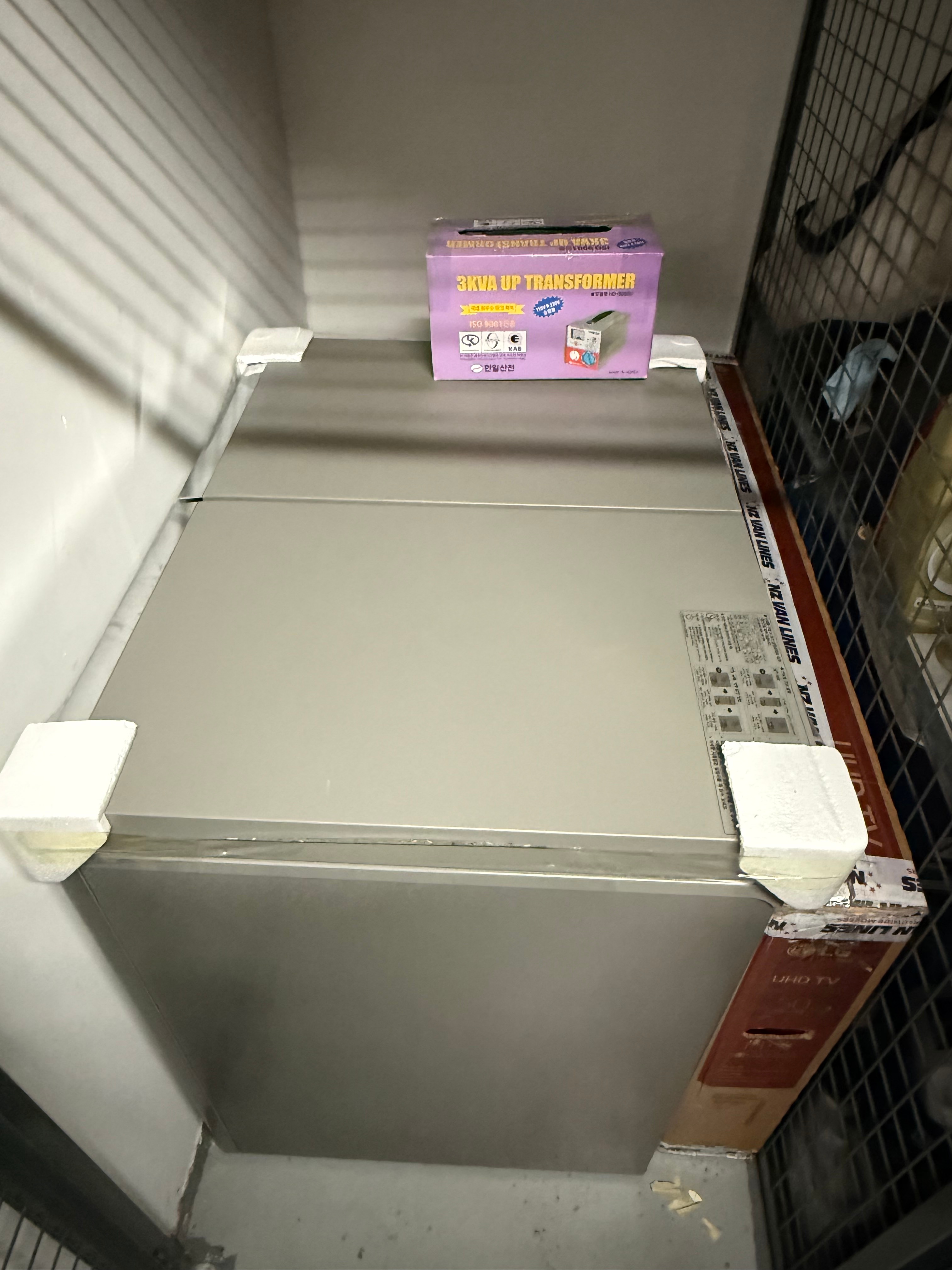 LG 217L Kimchi Refrigerator & Transformer - photo 2