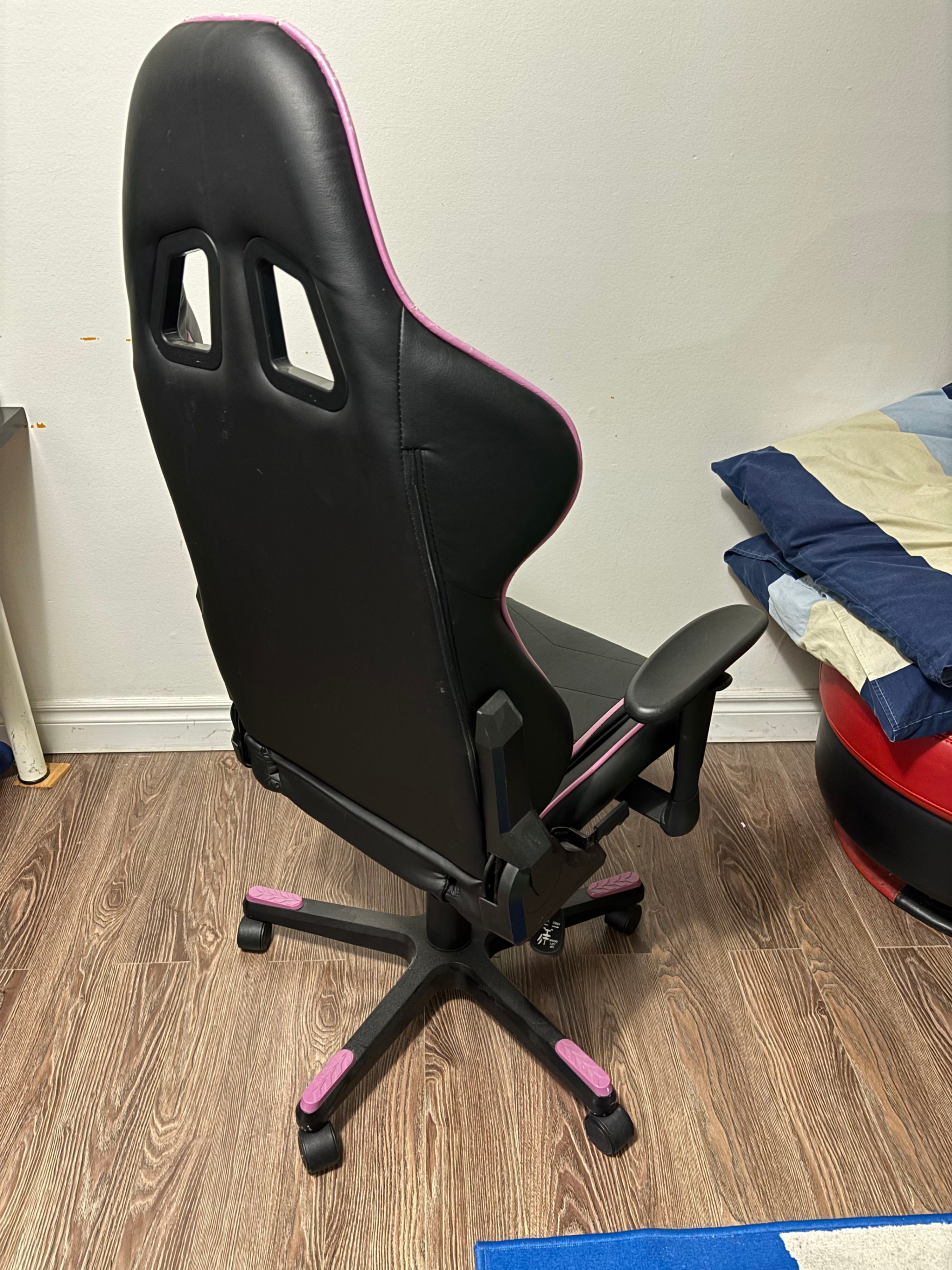 DXRacer Gaming Chair - Black and Pink - photo 2