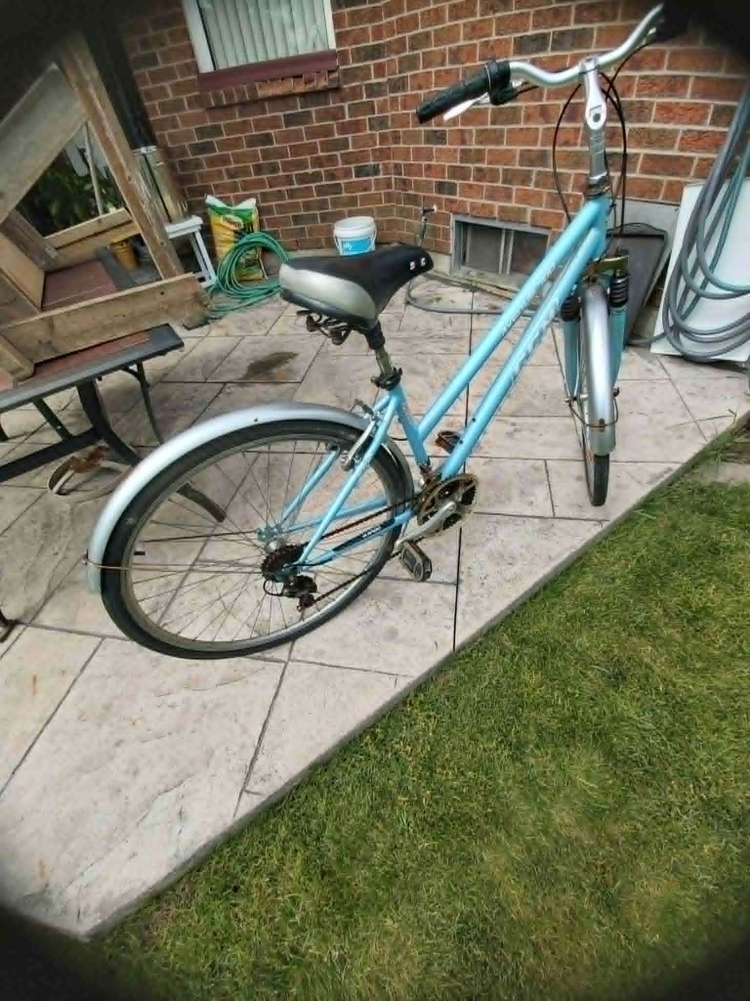 Classic CCM Avenue 700 Hybrid Bike - photo 2
