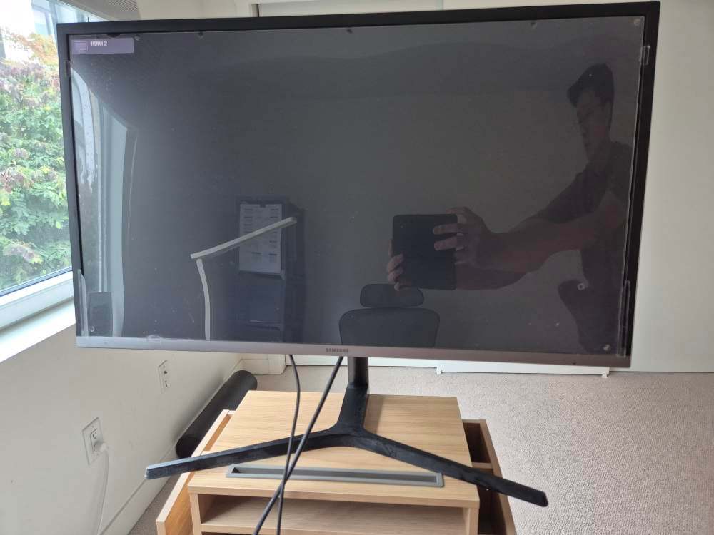 Samsung 32" 4K UHD Monitor + Monitor Arm - photo 2