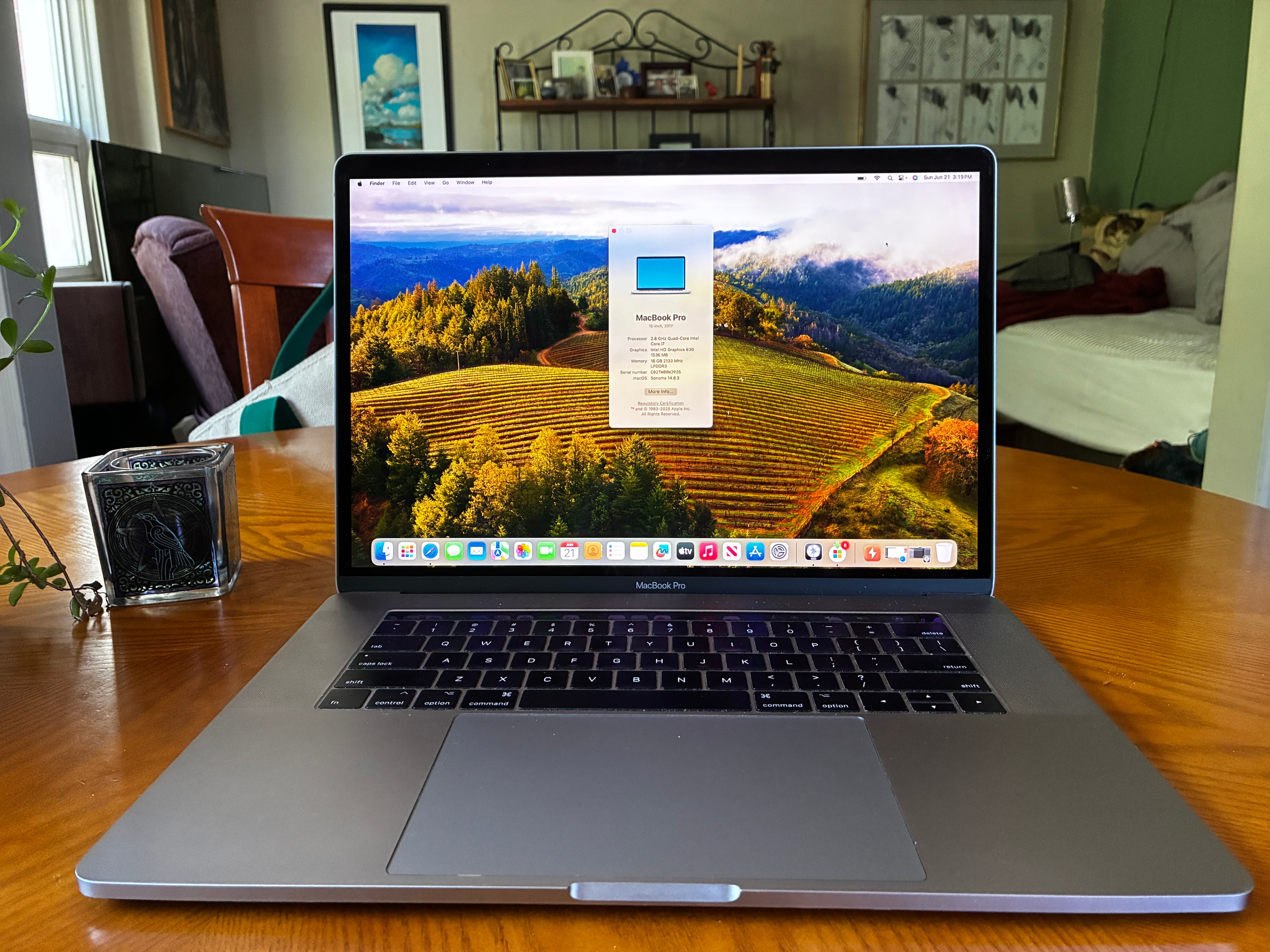 Apple MacBook Pro 15" i7 BONUS SOFTWARE