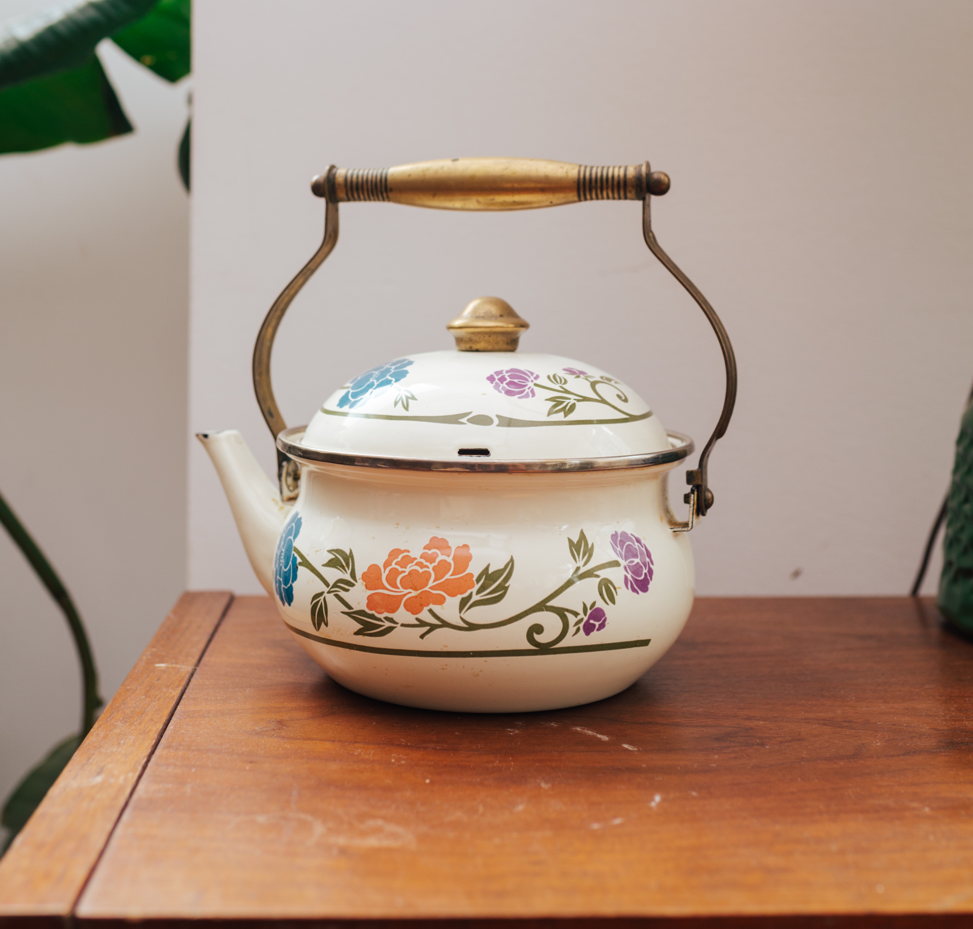 70s Farmhouse Floral Enamel Tea Kettle