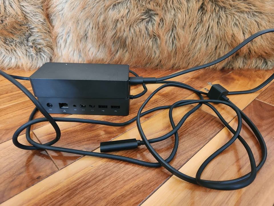 Microsoft Surface Dock 1 [Model 1661]