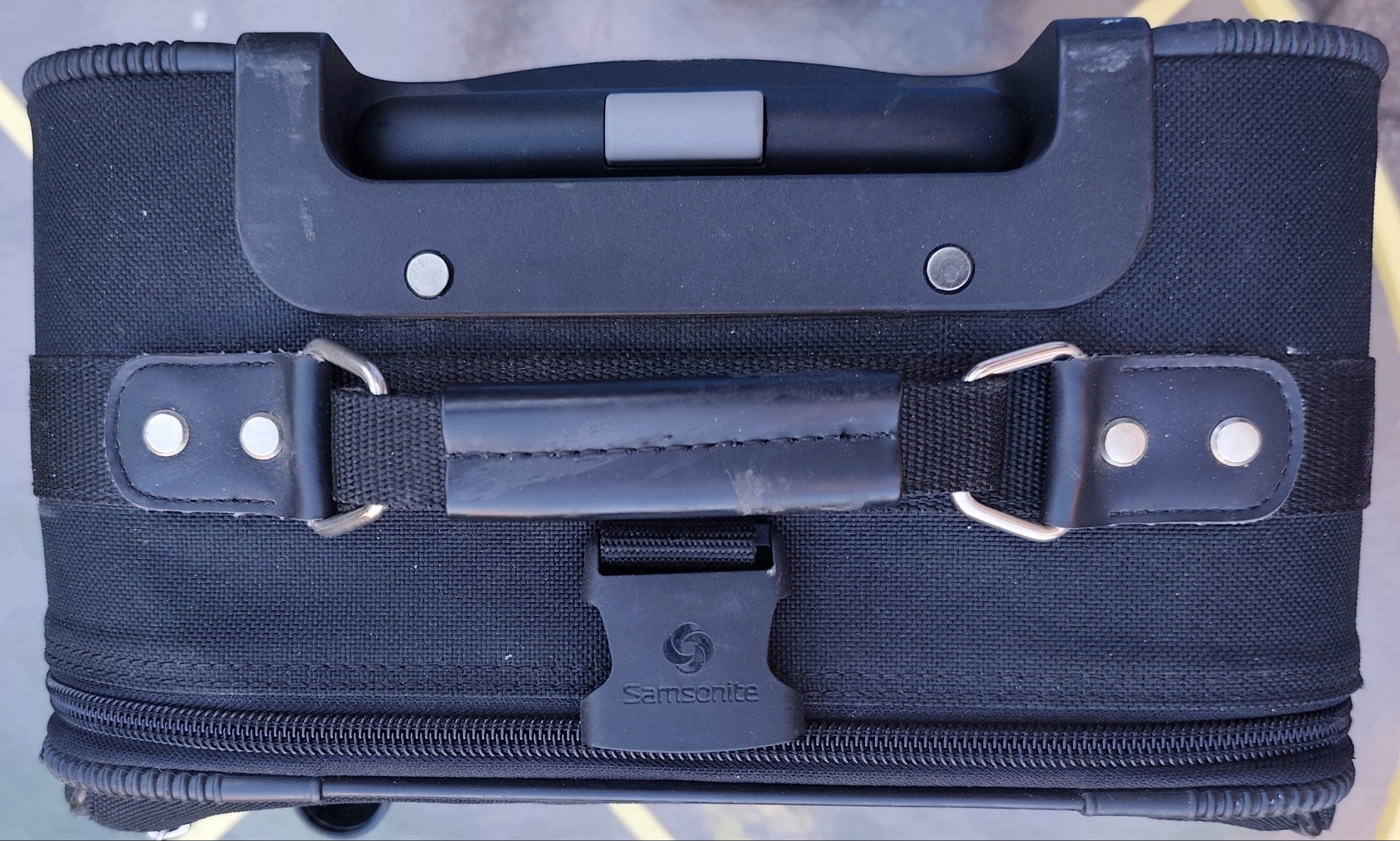 Samsonite carry on luggage with telescopic pull handle - photo 4