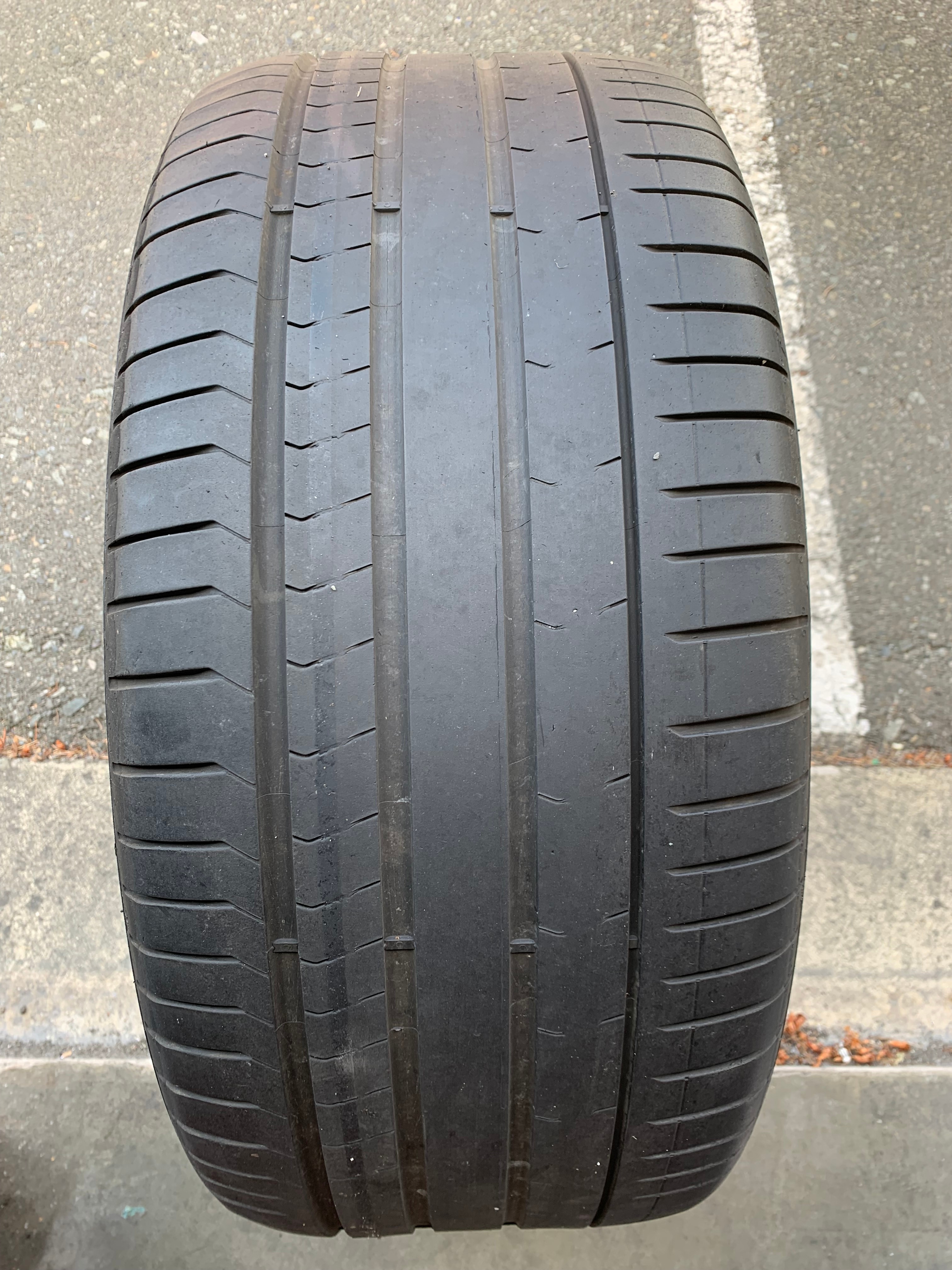 1 x single 275/35/21 XL Pirelli Pzero PZ4 RFT with 55% tread