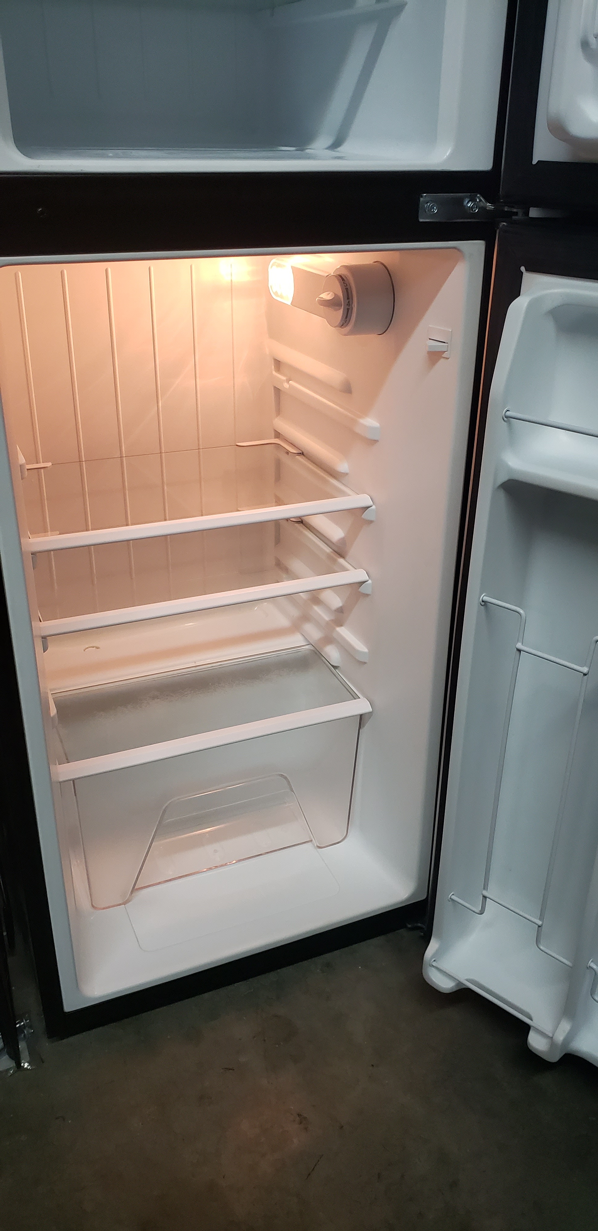 Whirlpool mini fridge - photo 2