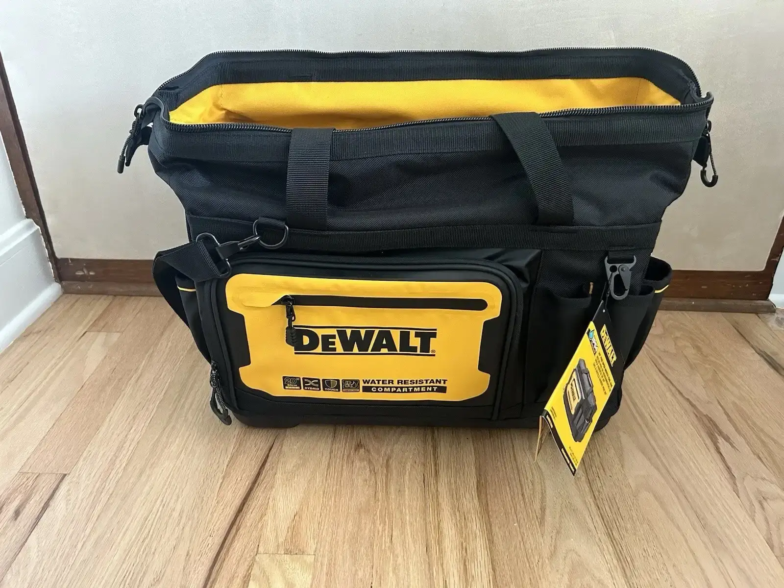 🔥🔥BrandNew DEWALT 20 in. PRO Open Mouth Tool Bag
