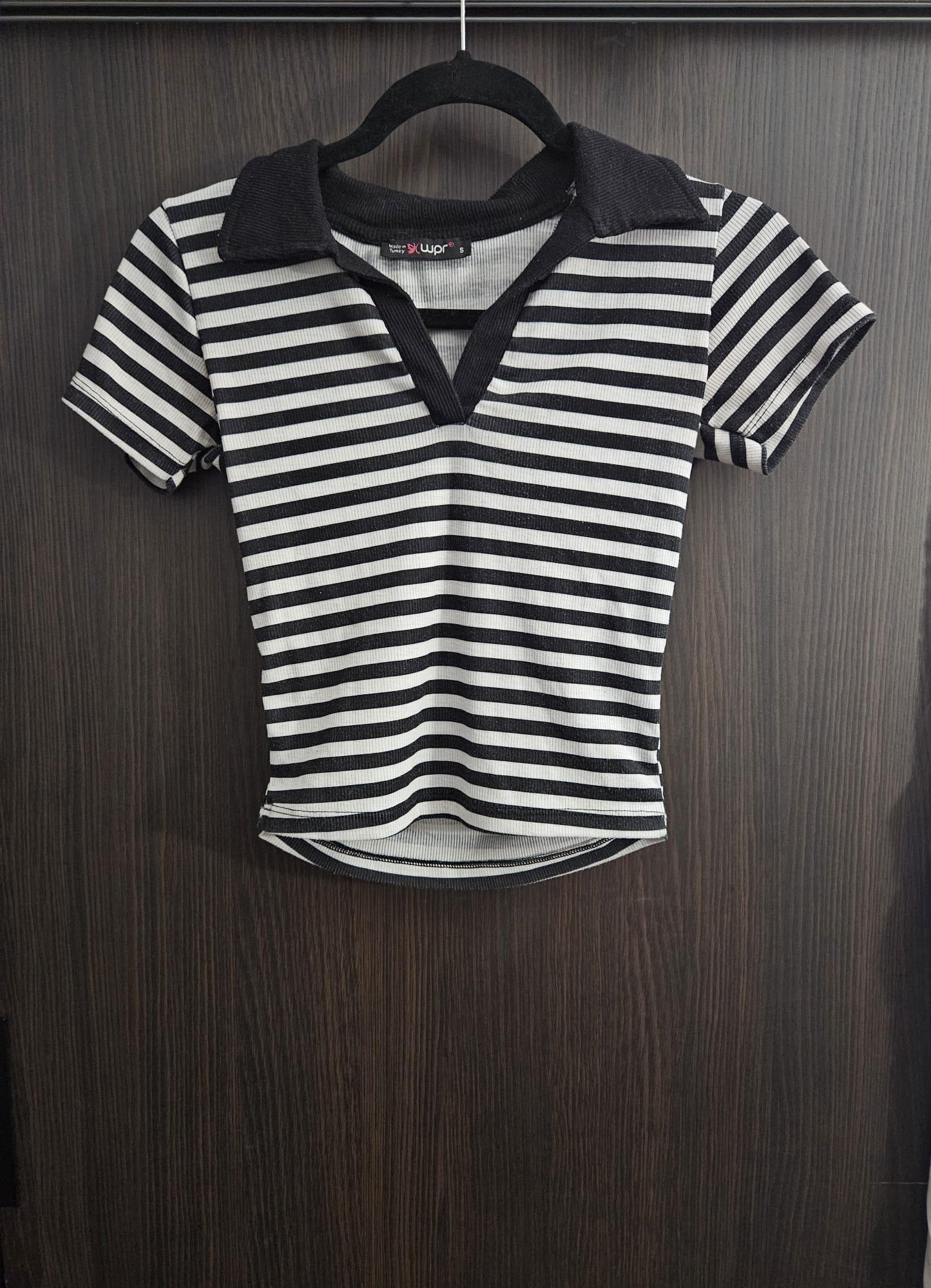 Black & White Striped Ribbed V-Neck Crop Top