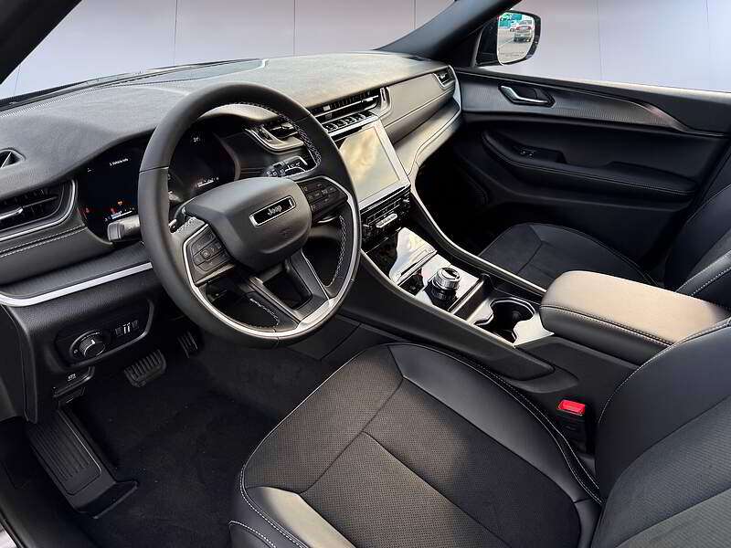 Jeep Grand Cherokee Altitude - photo 2
