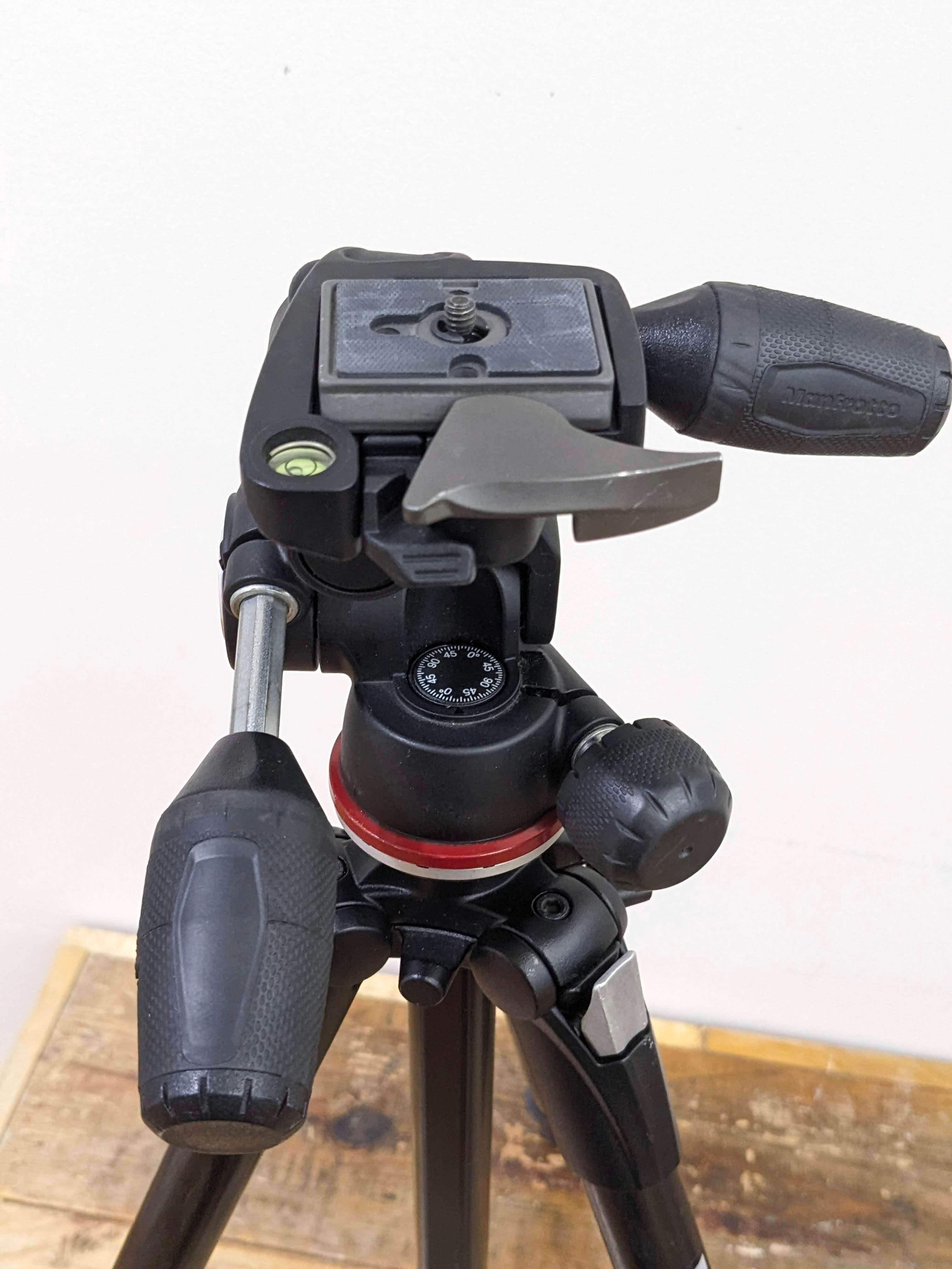 Manfrotto 290 Xtra Carbon Fiber Tripod + MH804 Head - photo 4