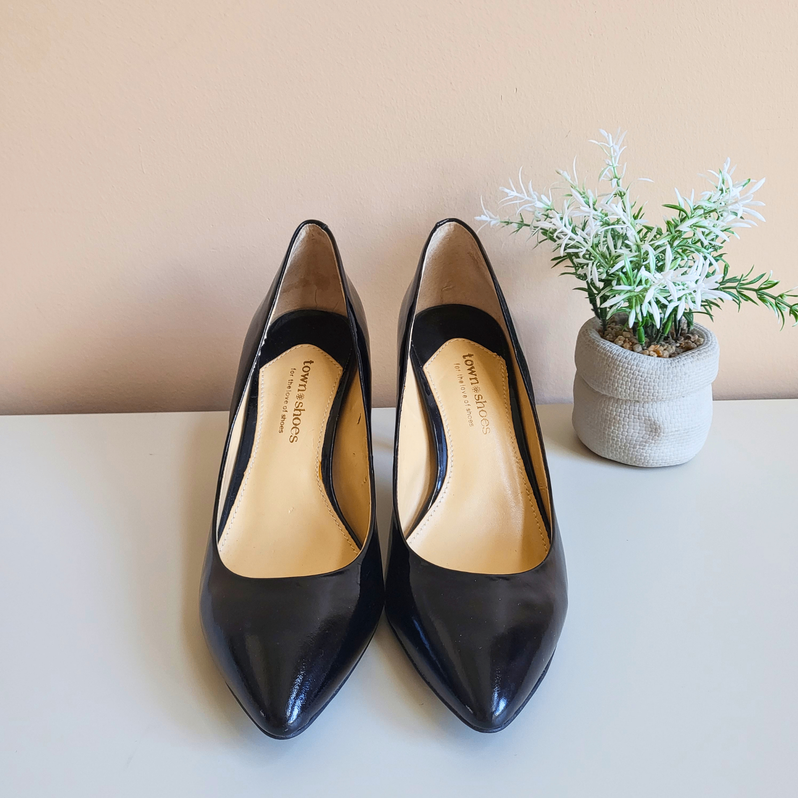 Town Shoes - Size 7.5 Black Heels - Pre-Loved! 👠