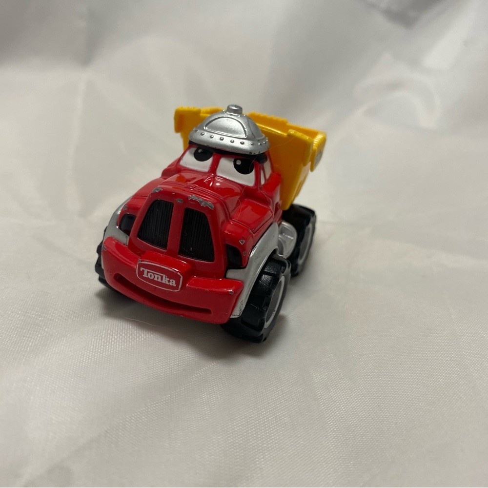 Tonka Chuck & Friends Chuck Dump Truck Maisto 2000 Hasbro Die-Ca - photo 2