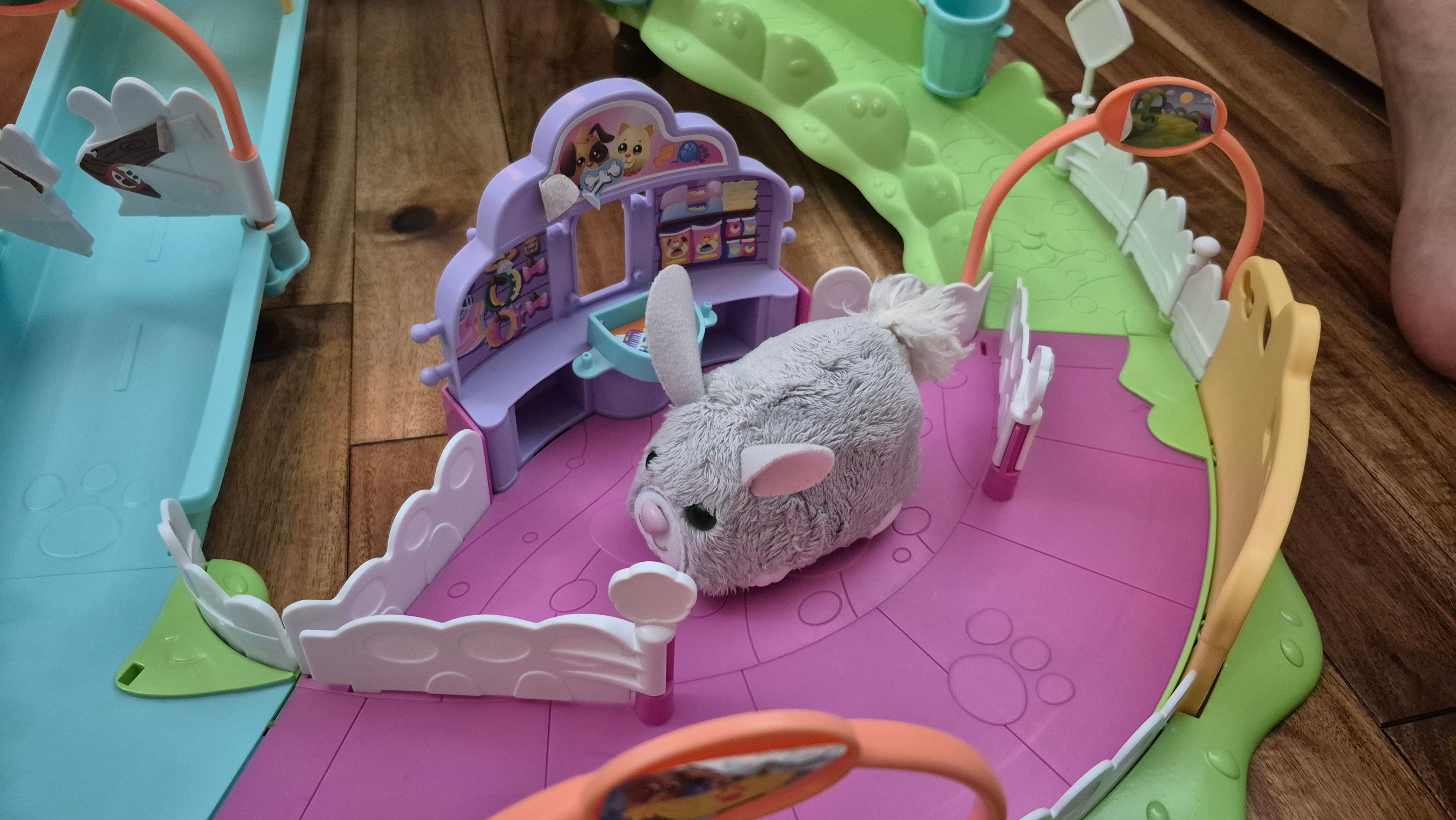 FurReal Friends Furry Frenzies Scoot & Scurry City Playset - photo 4