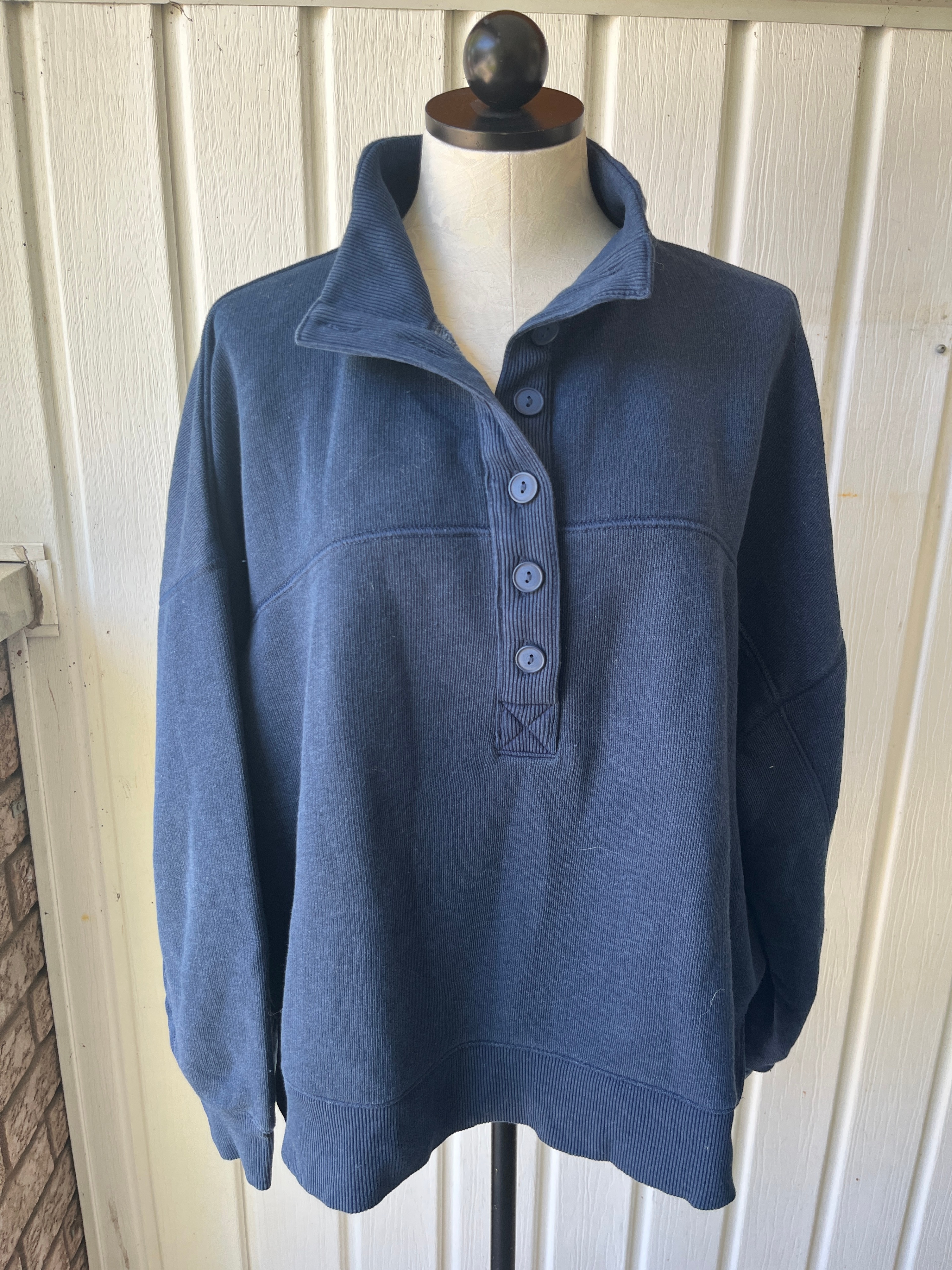 American Eagle "Lived-In" Pullover Sweatshirt - Size Medium