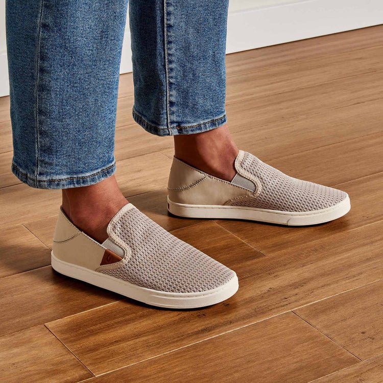 New in box OluKai Pehuea Women's Slip-On Shoes Tapa W 8.5
