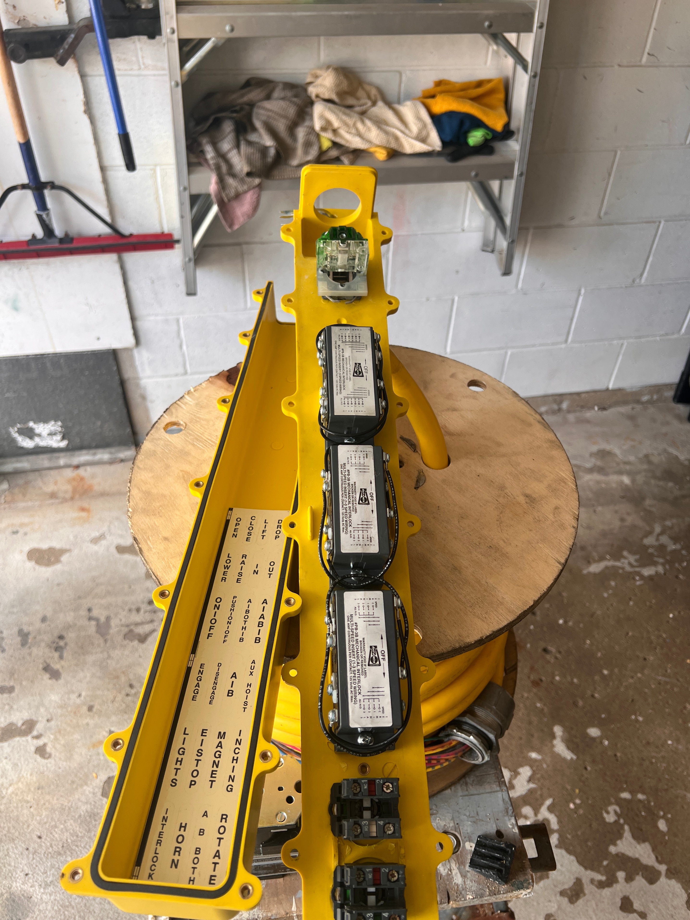 Industrial hoist Pendant and Pendant cable - photo 4
