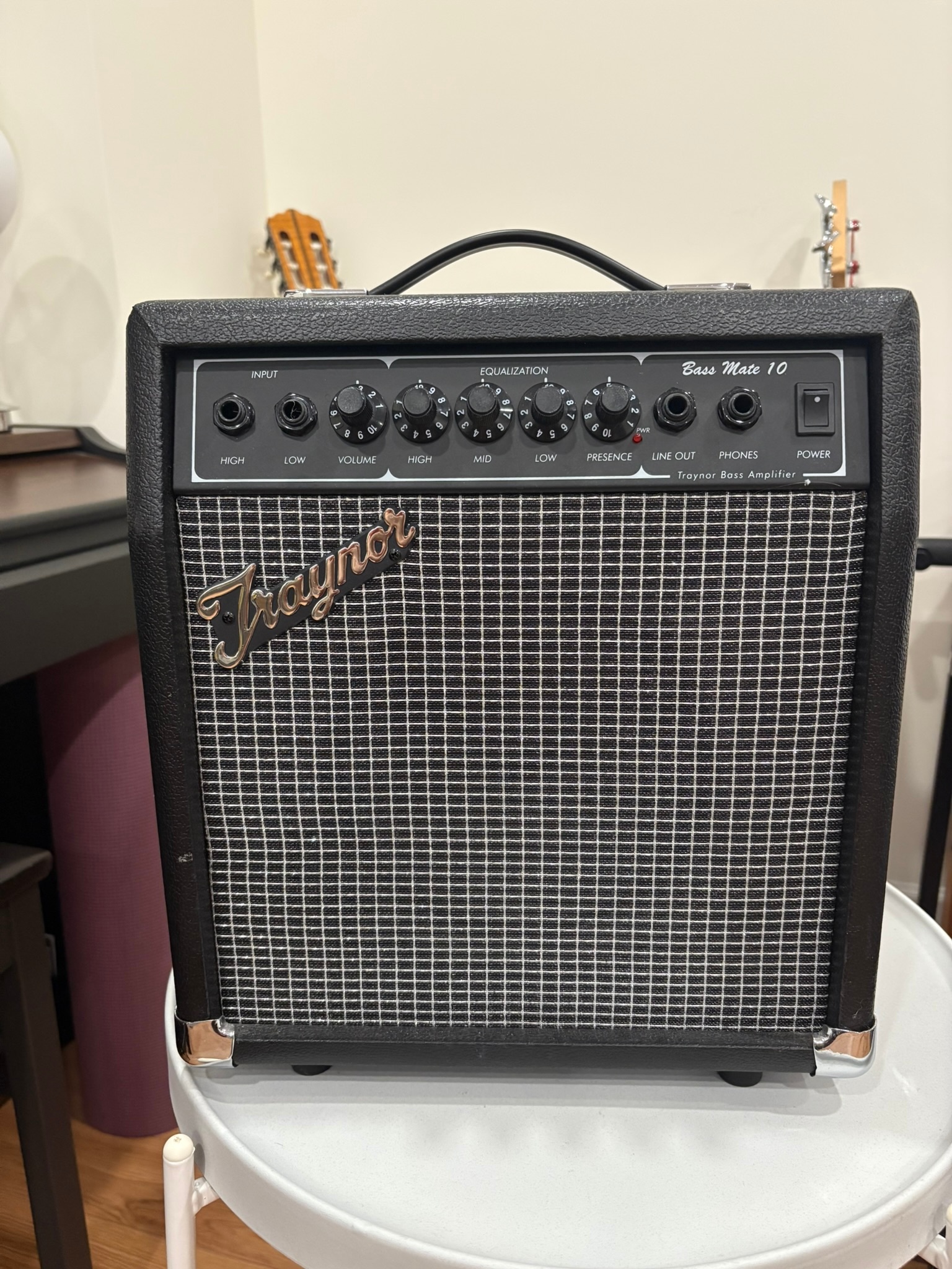Traynor Bass Mate 10 Bass Amplifier – Compact & Powerful Amp
