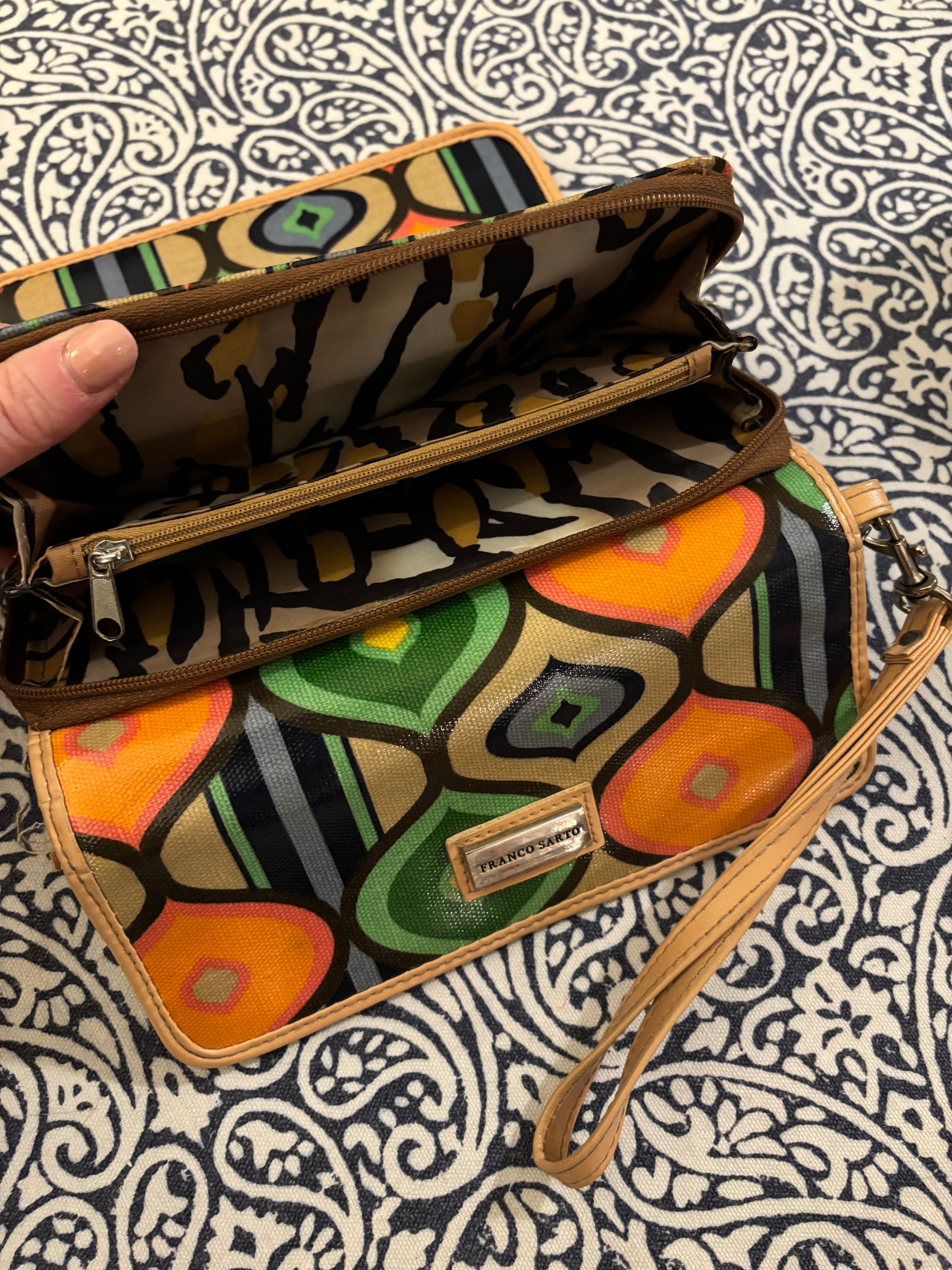 Vintage inspired patterned wallet clutch - photo 2