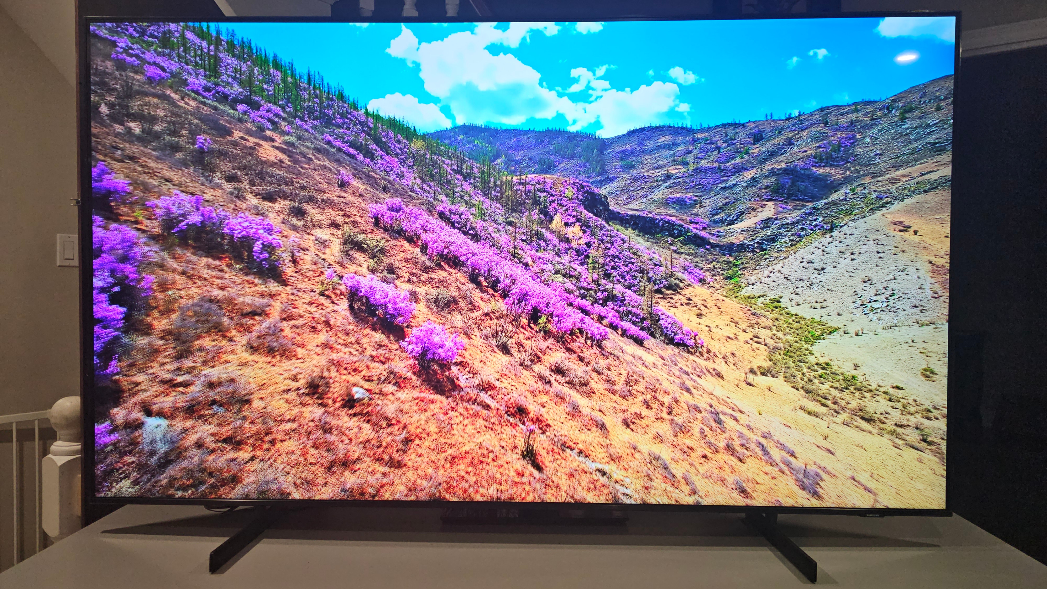 75" Samsung smart 4K like new TV (UN75AU8200)