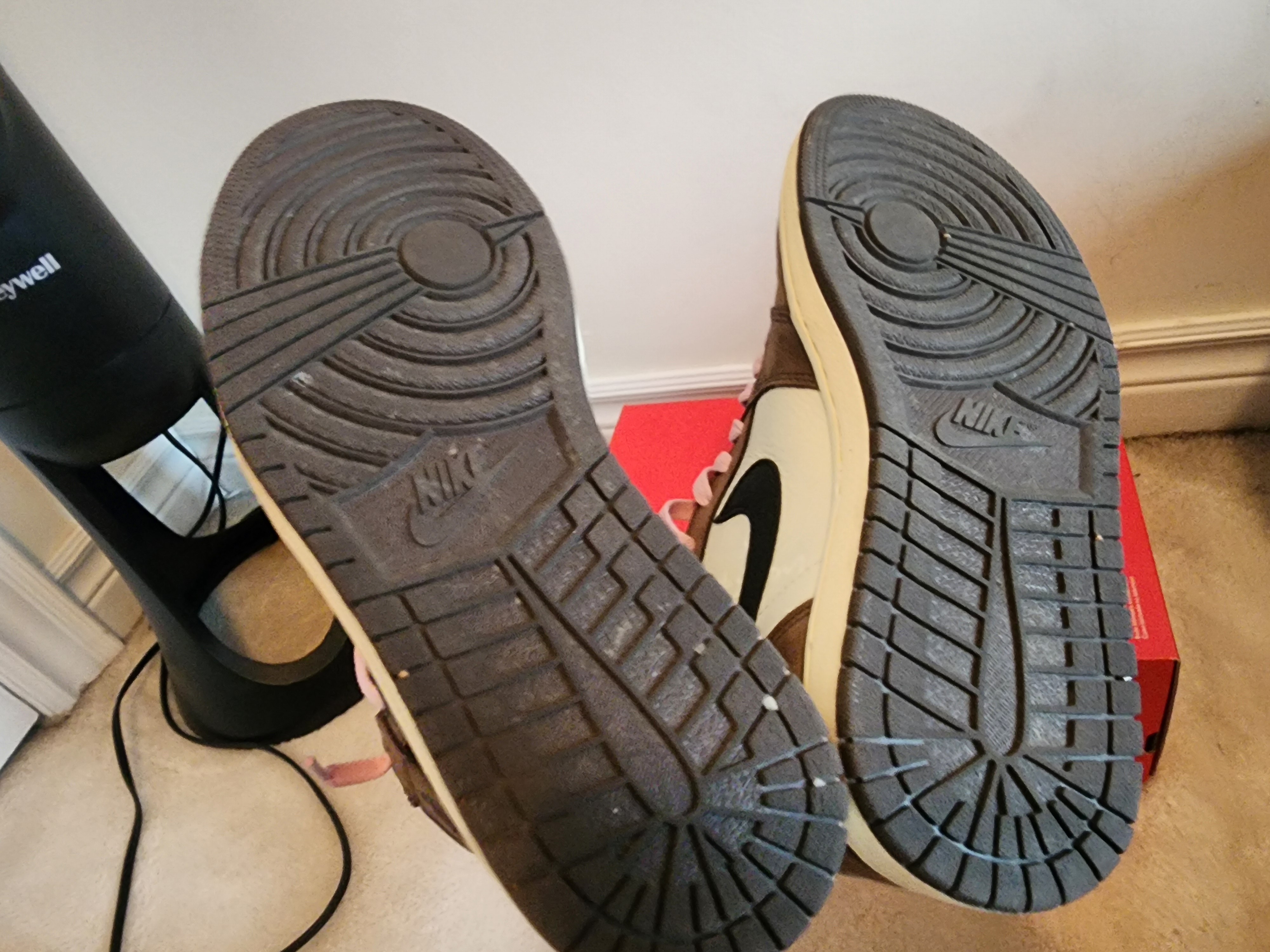 Travis Scott Jordan 1's Mocha (8.5 Mens) - photo 5