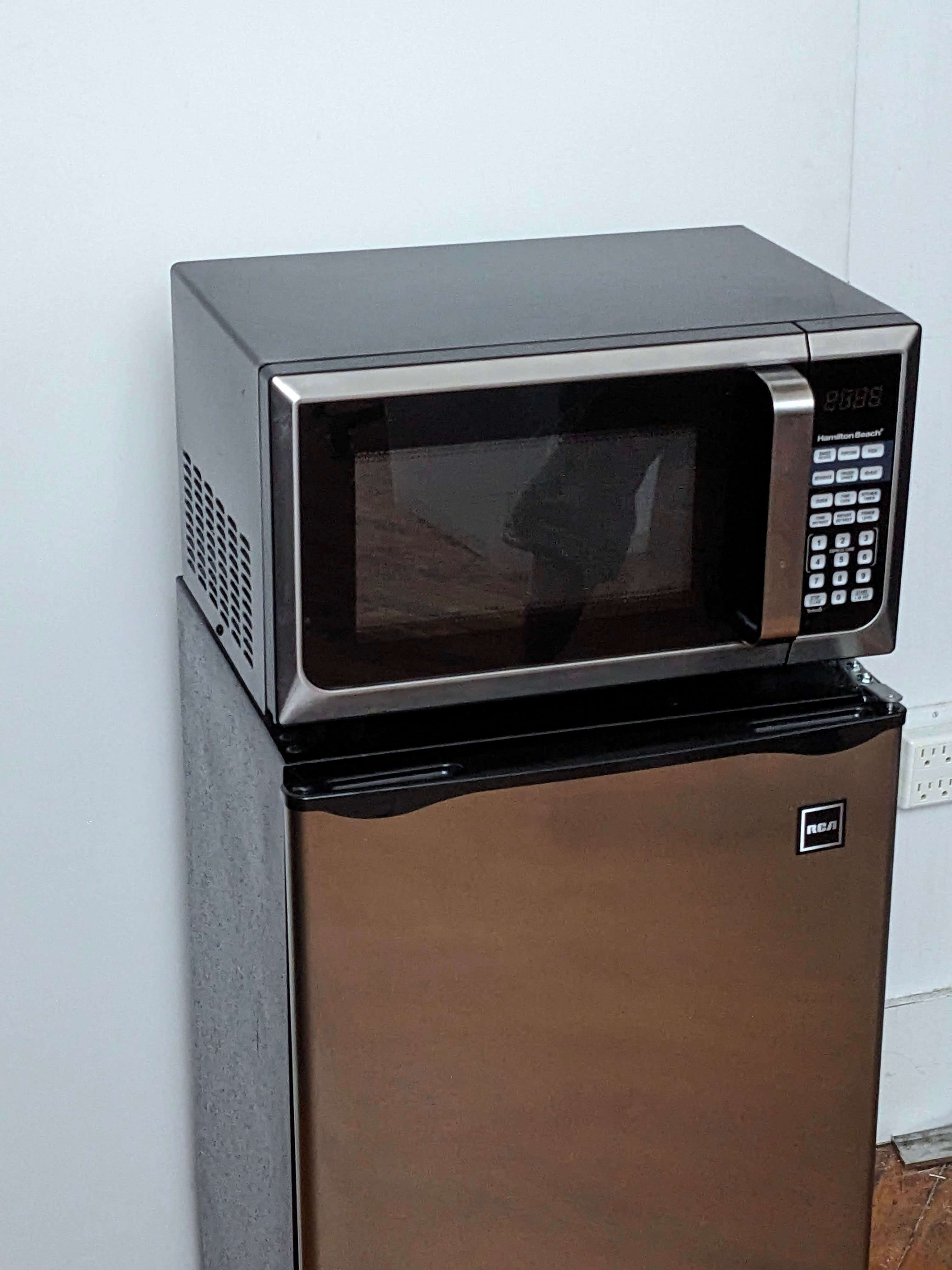 Microwave Oven, Stainless Steel - Hamilton Beach 0.9 cu.ft. 900W