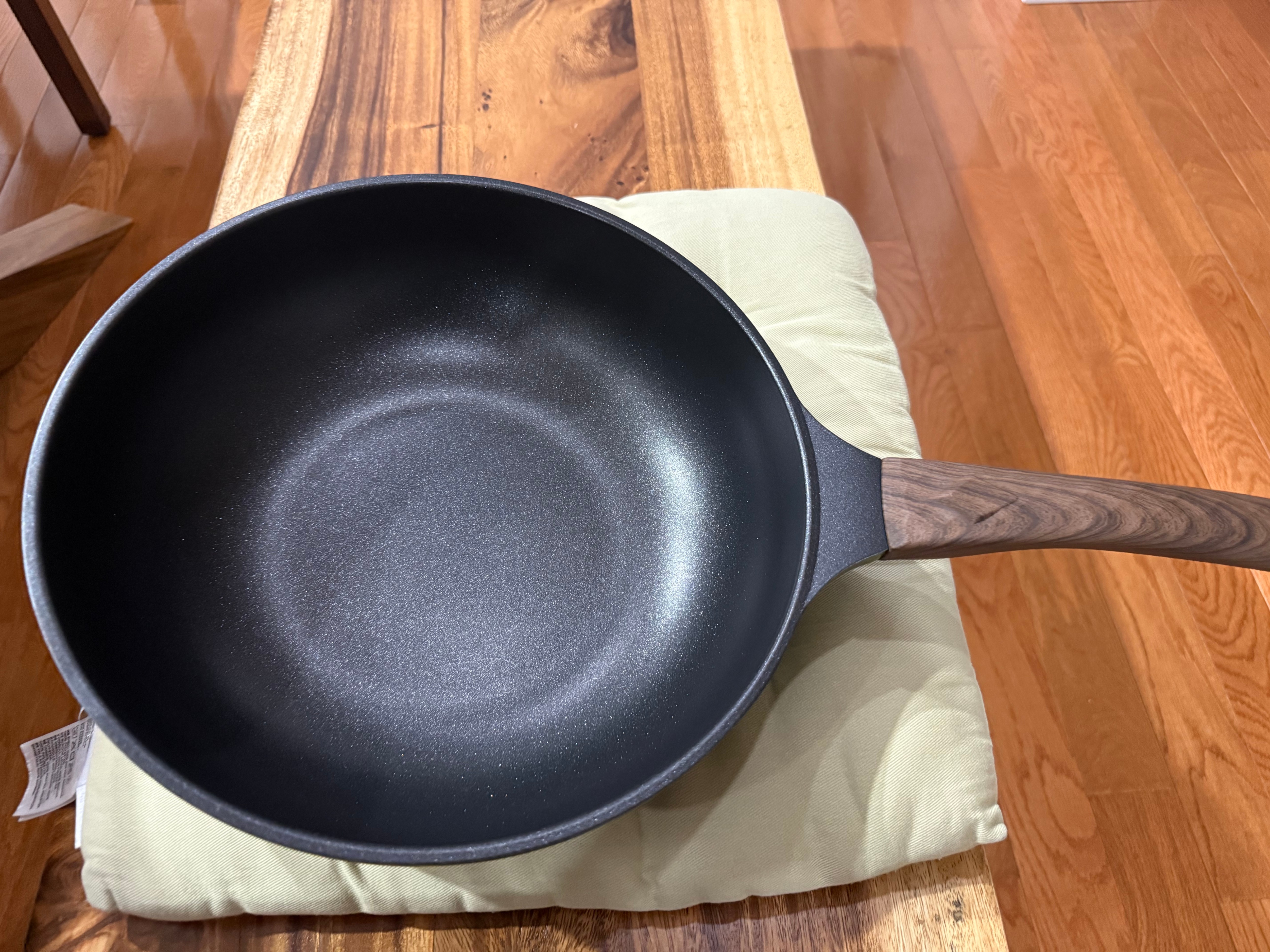 FORIO Nonstick Wok Made in Korea Plus Free Hot Pot - photo 3