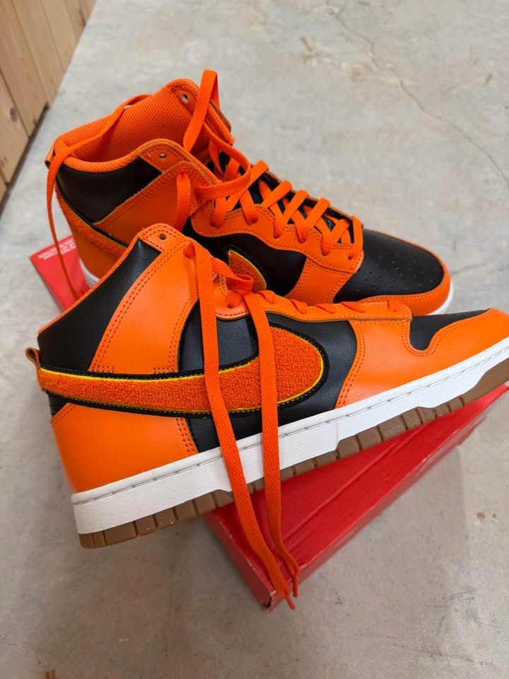New Size 9.5 US Nike Dunk Hi Retro University Orange Black - photo 3