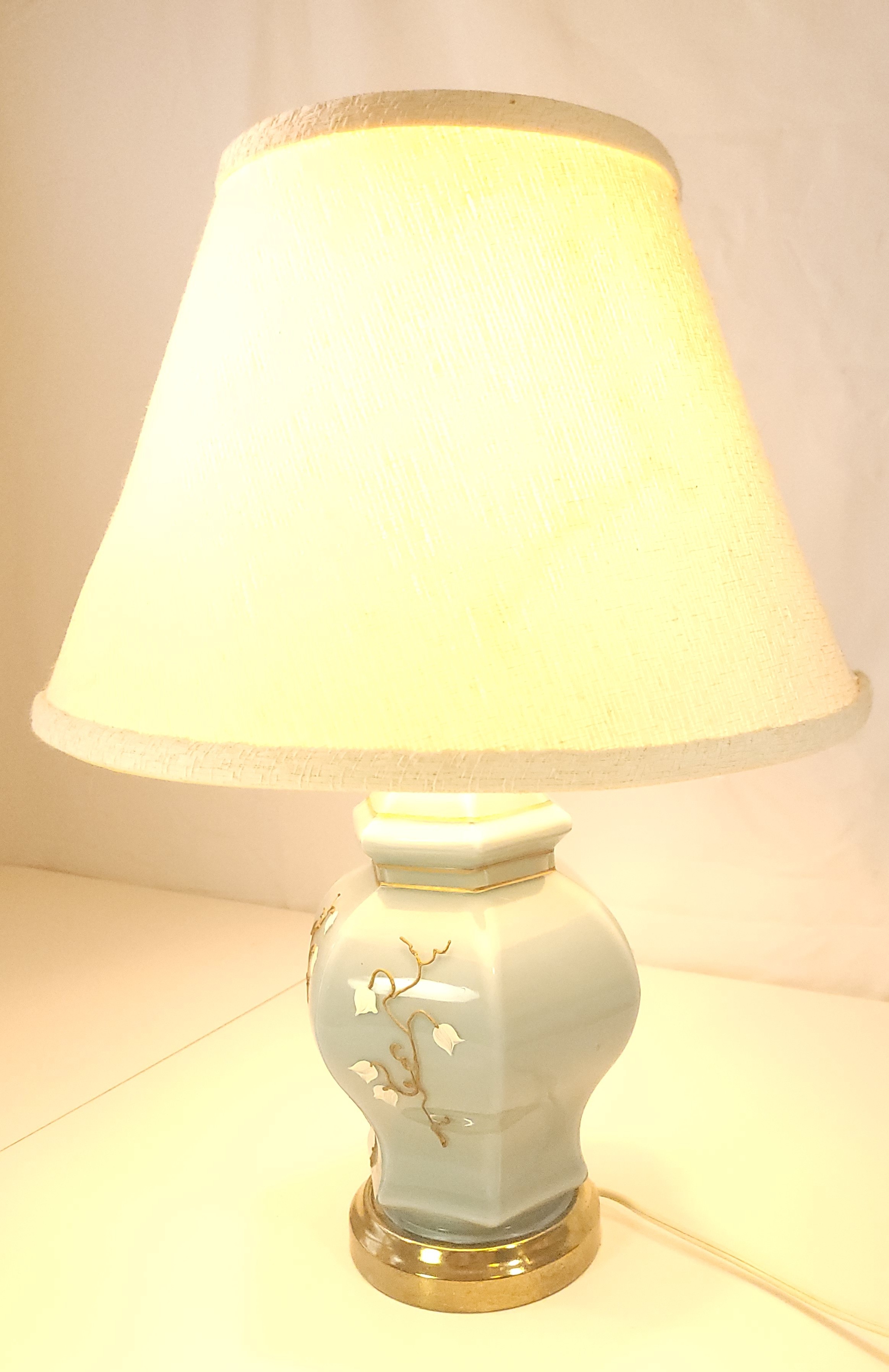 Circa 1968 Ceramic Table Lamp Blue White Floral Embossed - photo 5