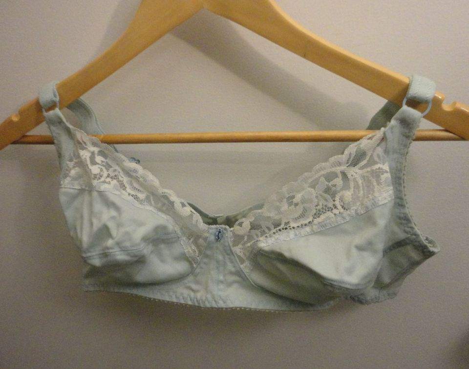Vintage Bra from Europe - Unworn Collectible - photo 4
